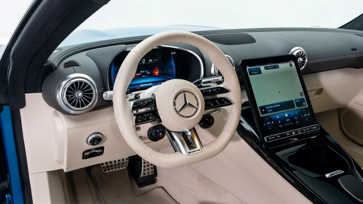 2024 Mercedes-AMG GT 63 4MATIC+ proposée par un concessionnaire spécialisé à Dubai, Émirats arabes unis, photo 13 sur 25