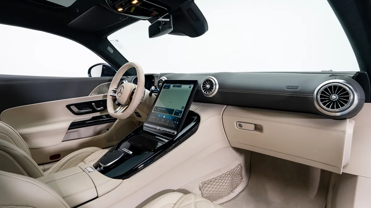 2024 Mercedes-AMG GT 63 4MATIC+ proposée par un concessionnaire spécialisé à Dubai, Émirats arabes unis, photo 17 sur 25