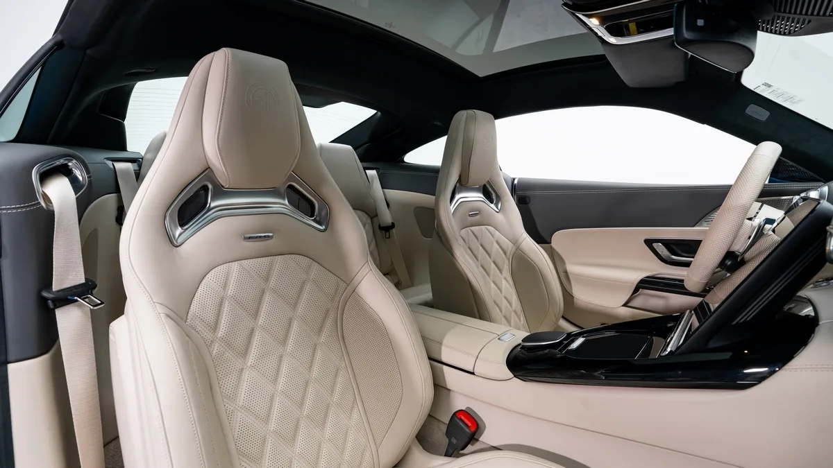 2024 Mercedes-AMG GT 63 4MATIC+ proposée par un concessionnaire spécialisé à Dubai, Émirats arabes unis, photo 19 sur 25