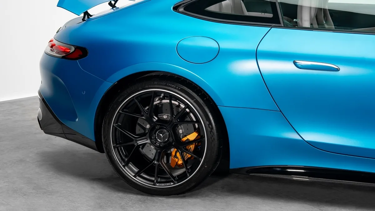 2024 Mercedes-AMG GT 63 4MATIC+ proposée par un concessionnaire spécialisé à Dubai, Émirats arabes unis, photo 23 sur 25