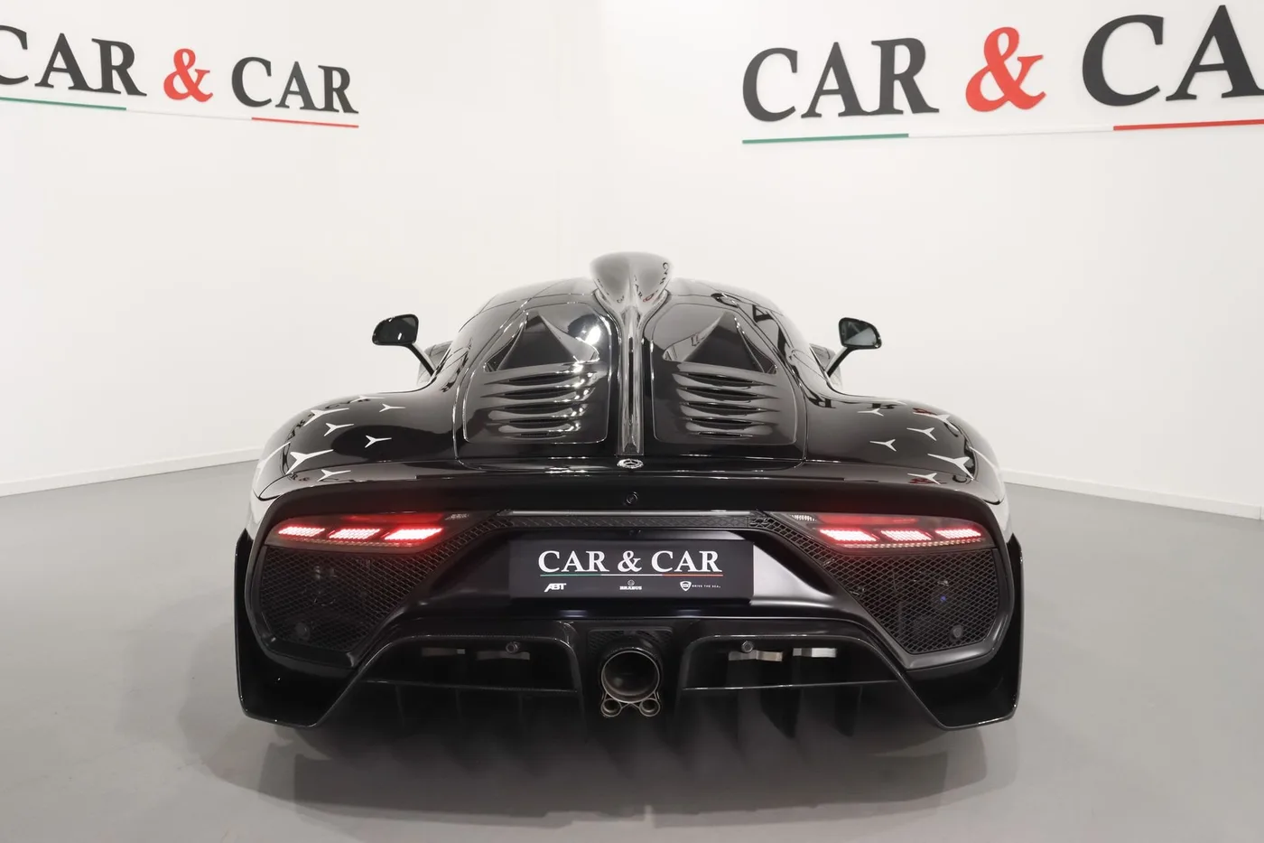 2024 Mercedes-AMG ONE angeboten von einem Supersportwagenhändler in Zibido San Giacomo, Italien, Foto 4 von 25
