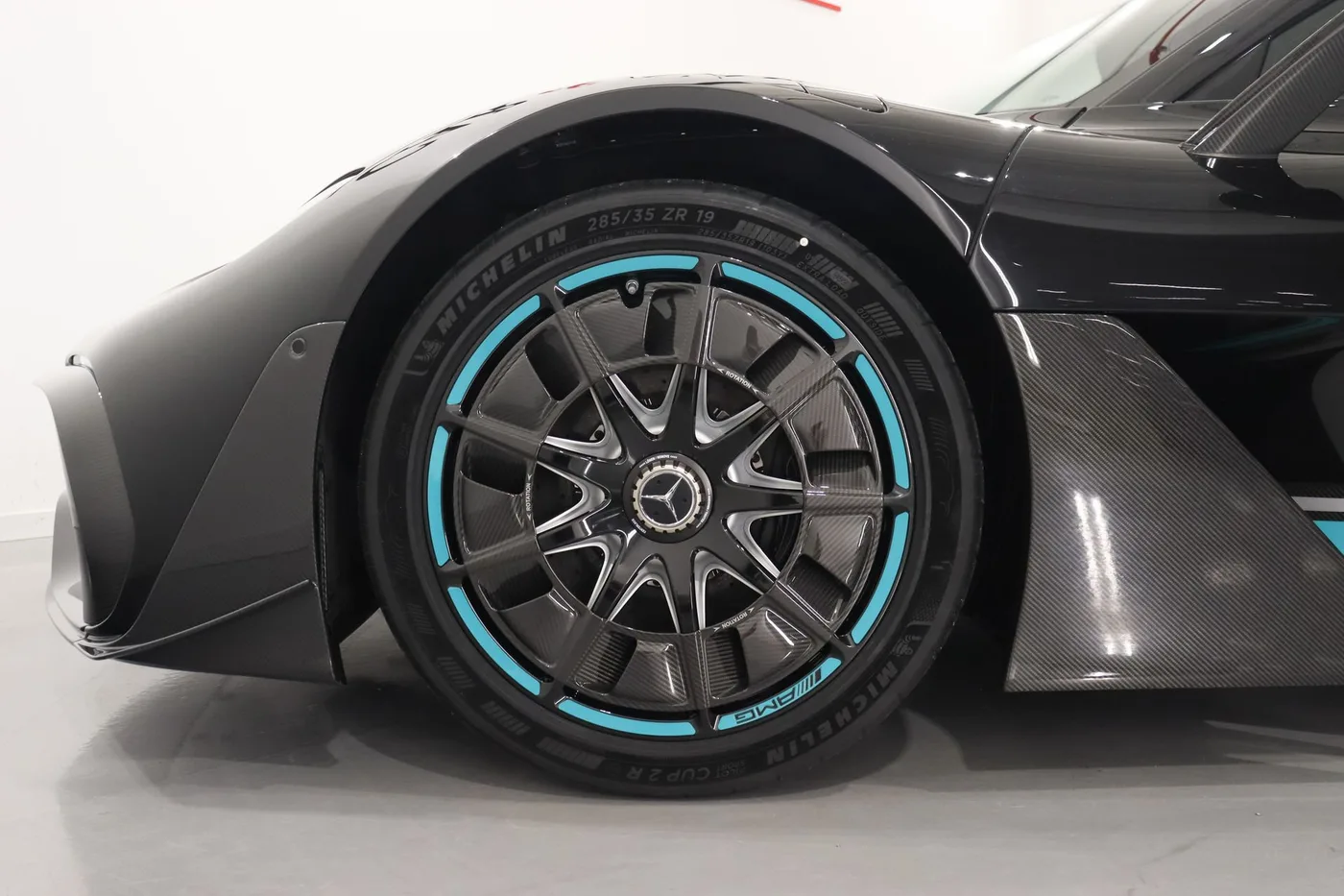 2024 Mercedes-AMG ONE angeboten von einem Supersportwagenhändler in Zibido San Giacomo, Italien, Foto 7 von 25
