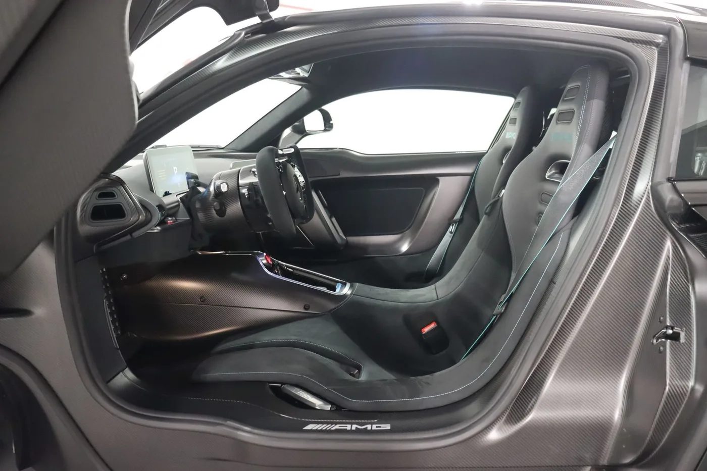 2024 Mercedes-AMG ONE angeboten von einem Supersportwagenhändler in Zibido San Giacomo, Italien, Foto 11 von 25
