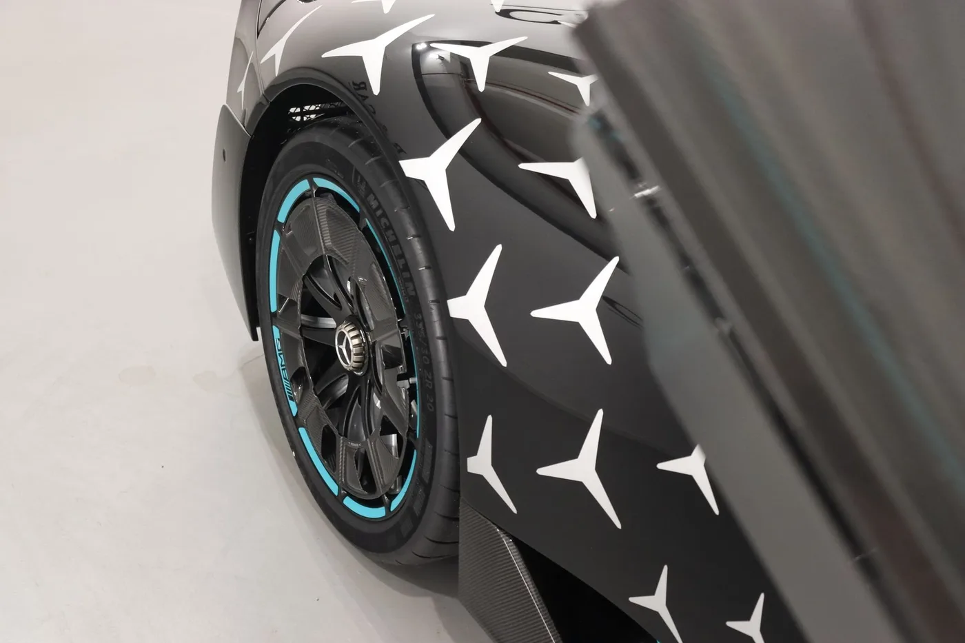 2024 Mercedes-AMG ONE angeboten von einem Supersportwagenhändler in Zibido San Giacomo, Italien, Foto 18 von 25