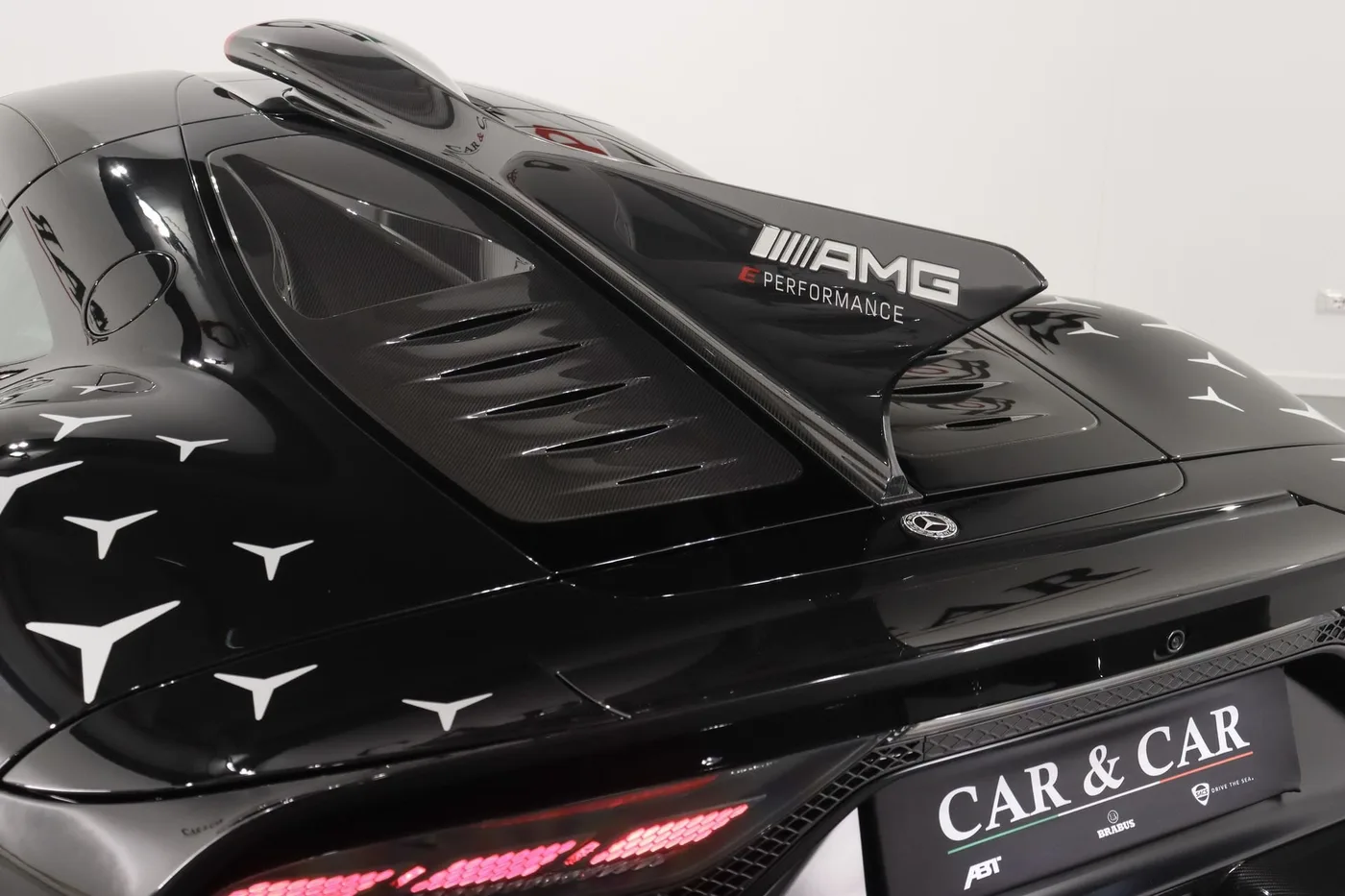 2024 Mercedes-AMG ONE angeboten von einem Supersportwagenhändler in Zibido San Giacomo, Italien, Foto 20 von 25