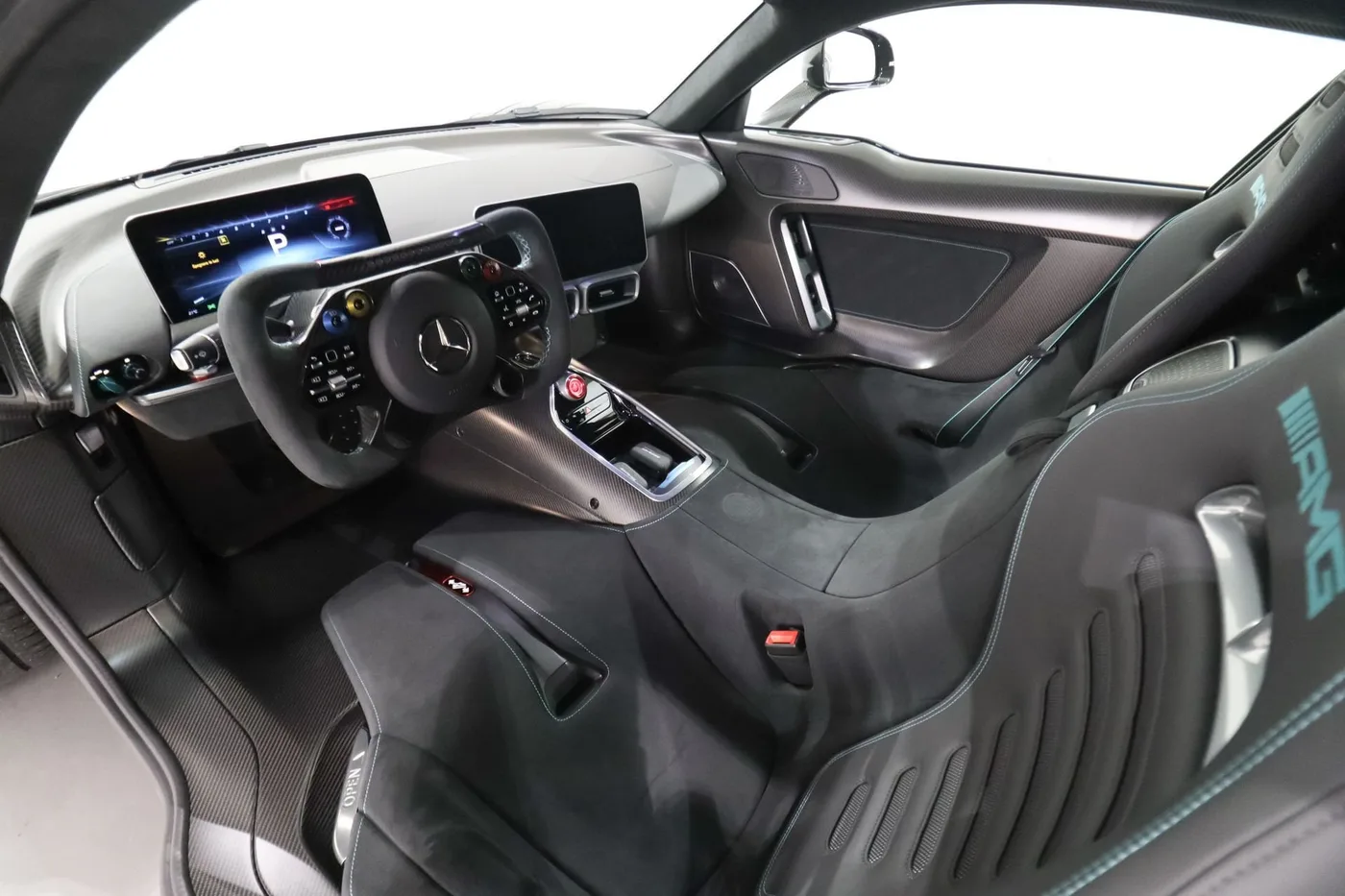 2024 Mercedes-AMG ONE angeboten von einem Supersportwagenhändler in Zibido San Giacomo, Italien, Foto 22 von 25