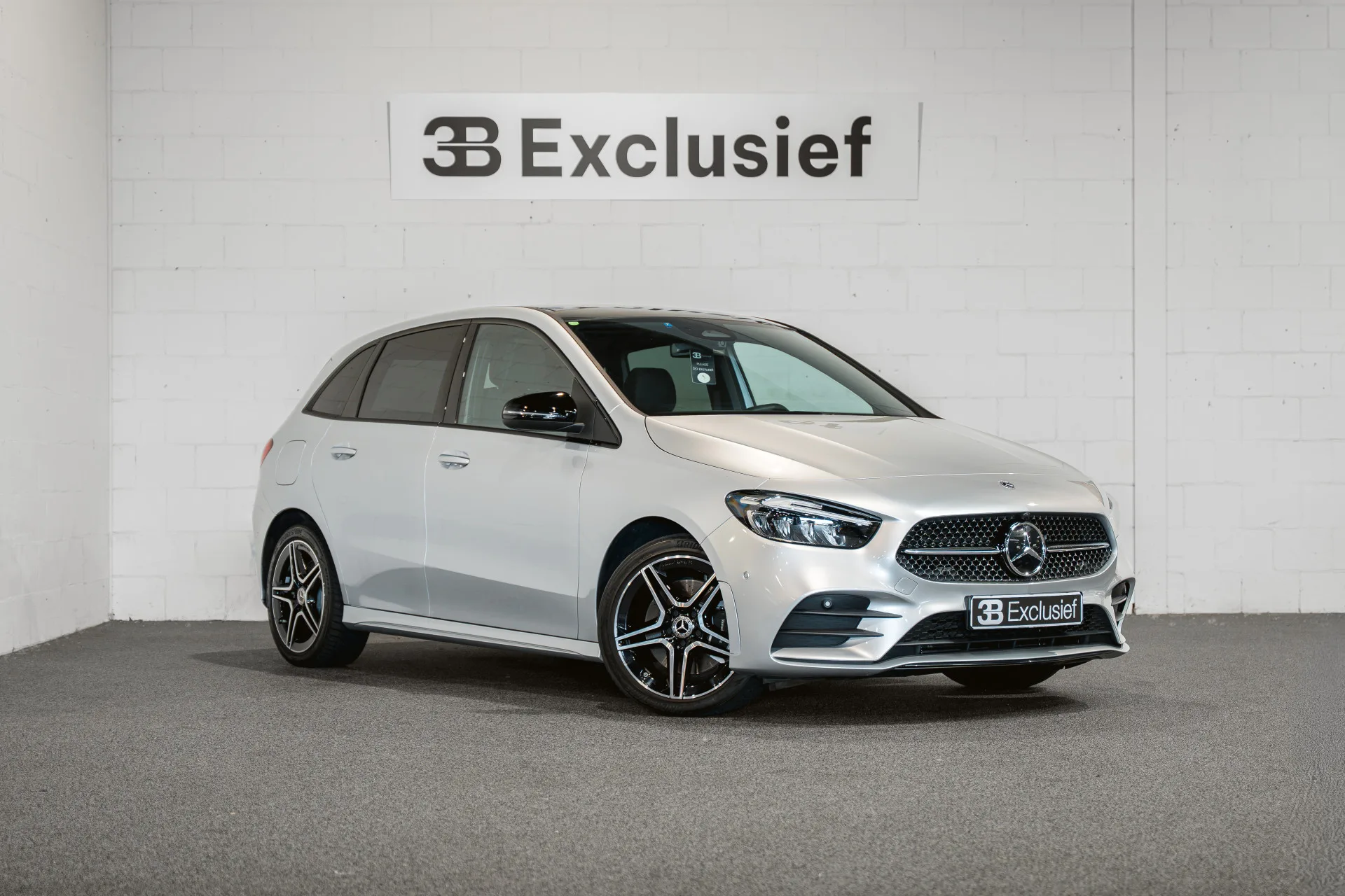 2024 Mercedes-Benz B 250 e AMG Line angeboten von einem Fachhändler in Rotterdam, Niederlande, Hauptfoto