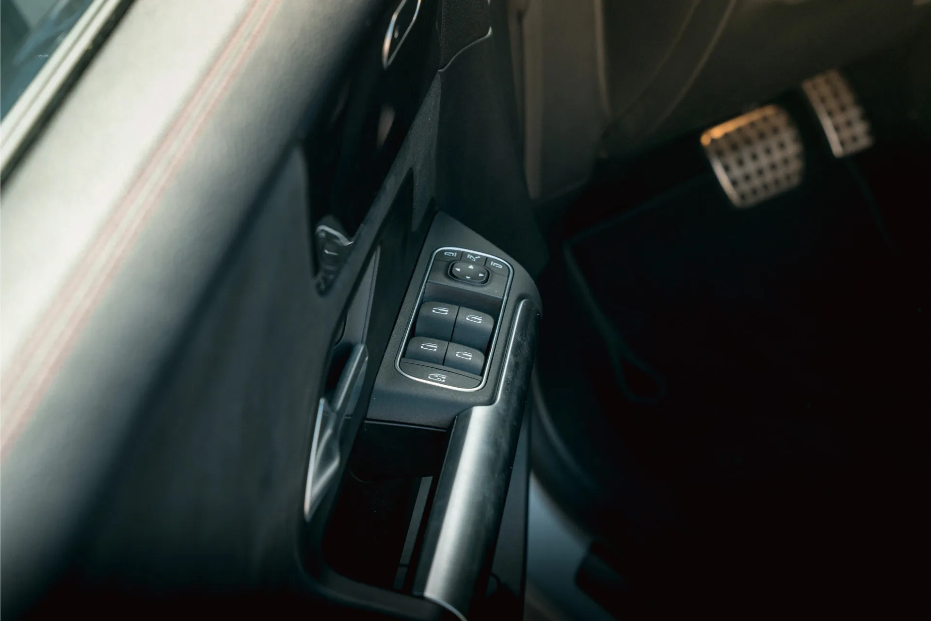 2024 Mercedes-Benz B 250 e AMG Line, 10/25