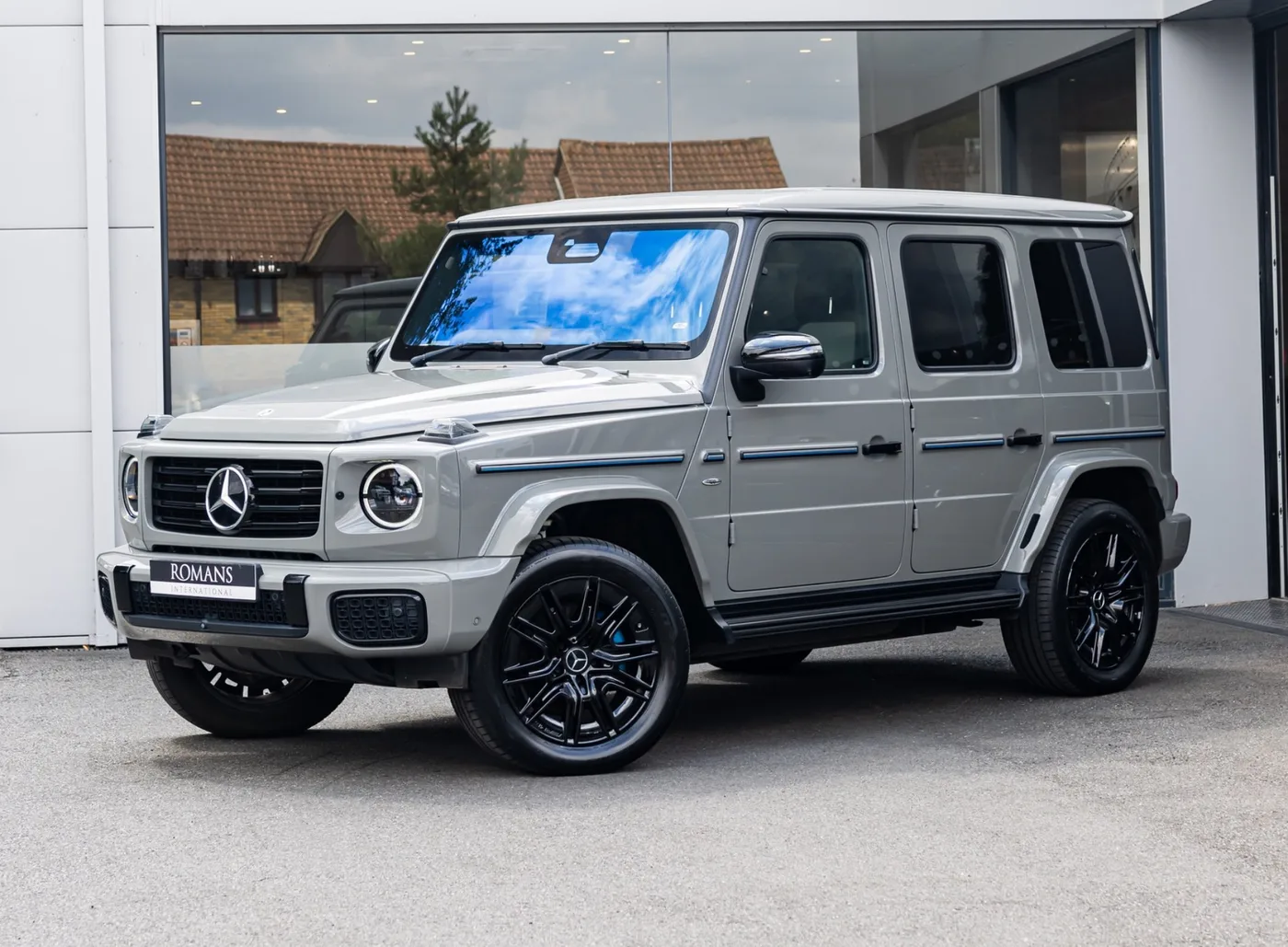2024 Mercedes-Benz G 580 with EQ Technology offered by a specialist dealer in Banstead, United Kingdom, photo 4 of 15