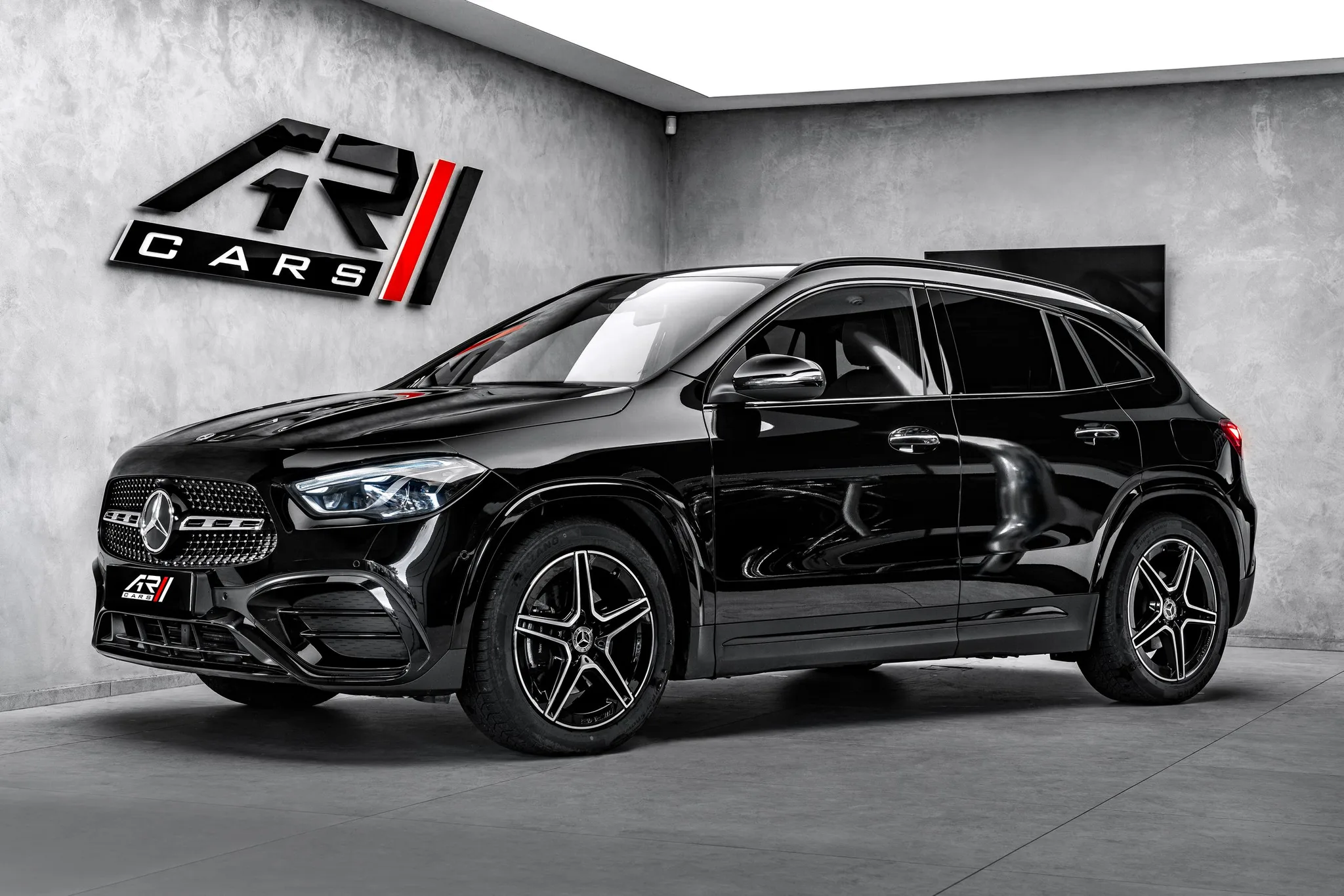 2024 Mercedes-Benz GLA 200 d 4MATIC angeboten von einem Fachhändler in Ostrava, Tschechien, Hauptfoto