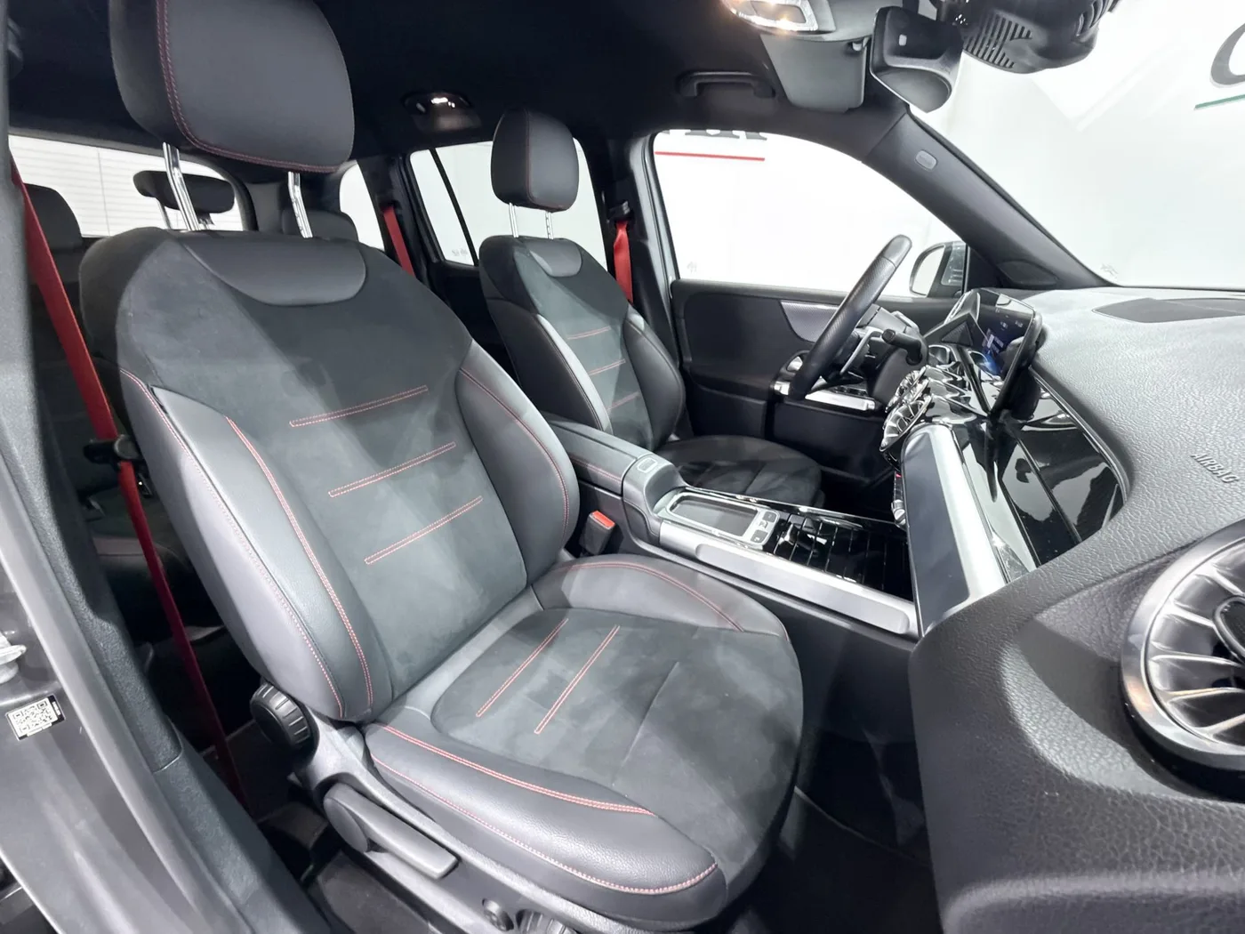 2024 Mercedes-AMG GLB 35 4MATIC, AMG Line offered by a supercar dealer in Zibido San Giacomo, Italy, photo 12 of 22