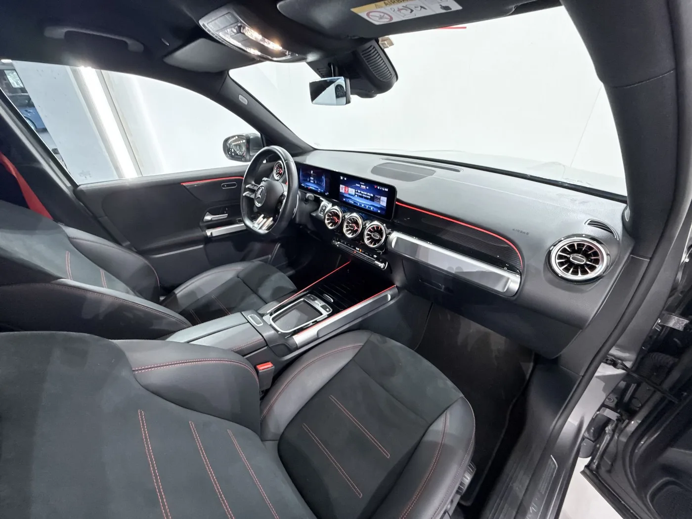 2024 Mercedes-AMG GLB 35 4MATIC, AMG Line offered by a supercar dealer in Zibido San Giacomo, Italy, photo 14 of 22