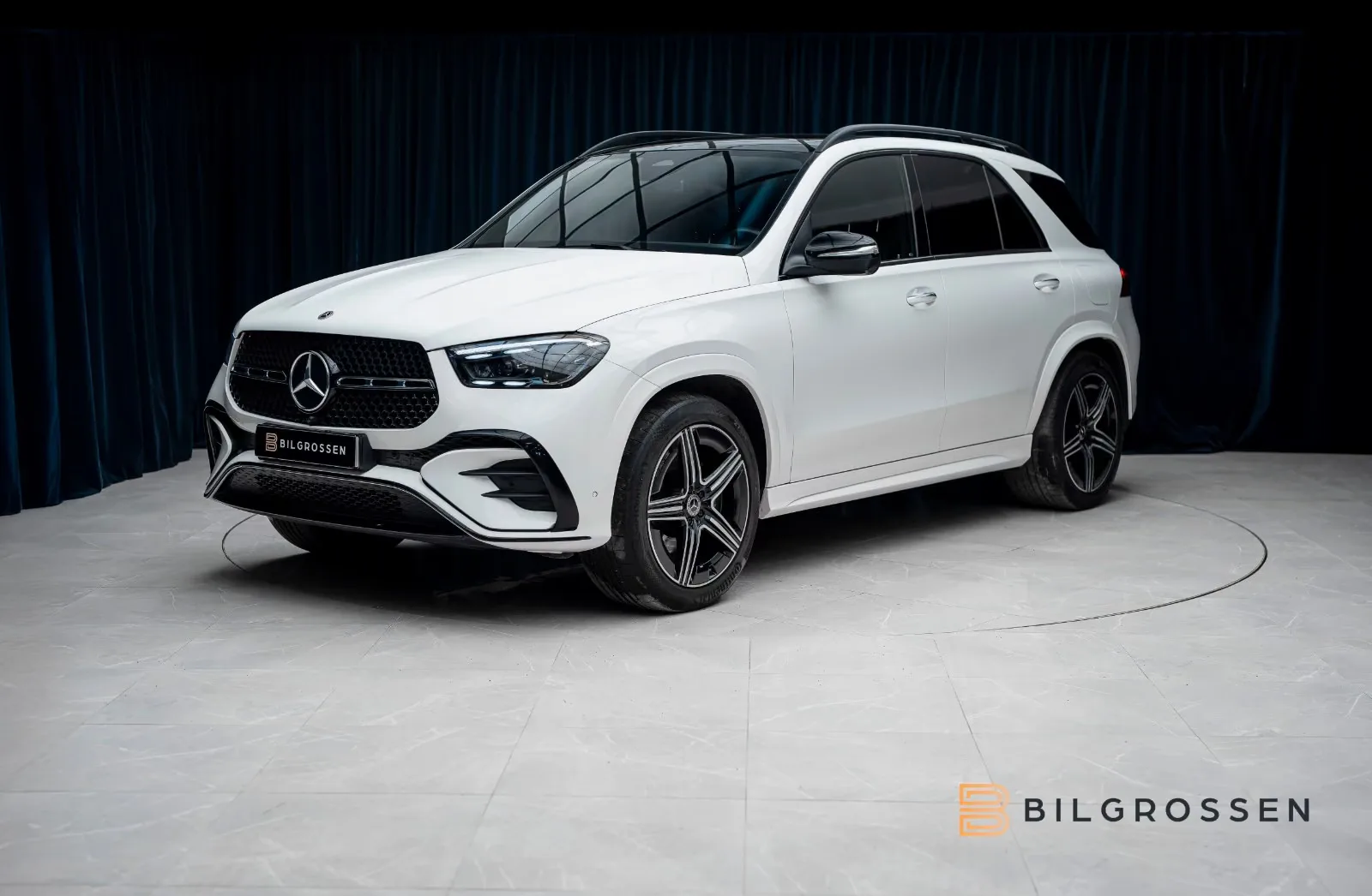 2024 Mercedes-Benz GLE 350 de 4MATIC, AMG Line proposée par un concessionnaire spécialisé à Täby, Suède, photo principale