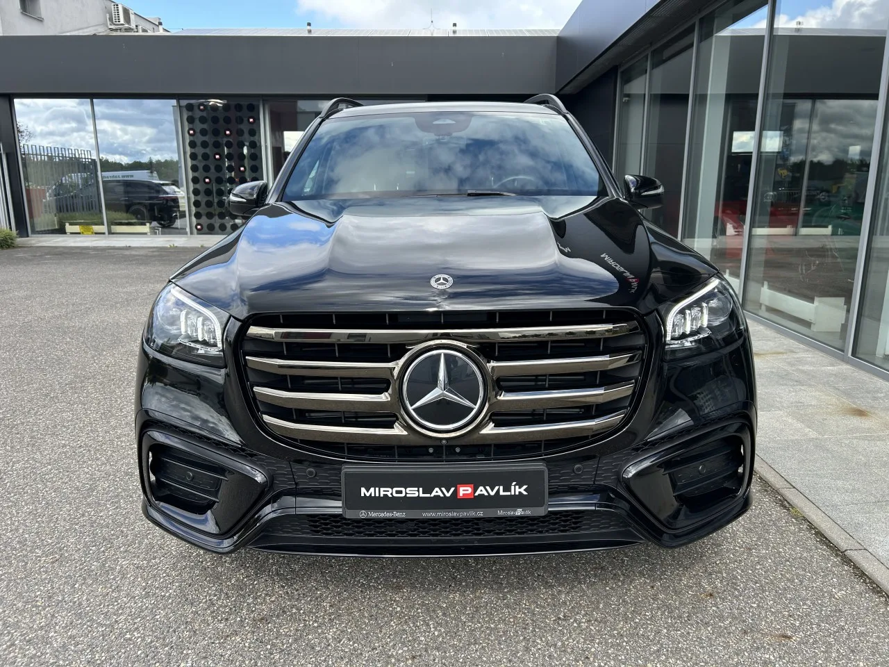 2024 Mercedes-Benz GLS 450 d 4MATIC, AMG Line proposée par un concessionnaire spécialisé à Písek, Tchéquie, photo 2 sur 39