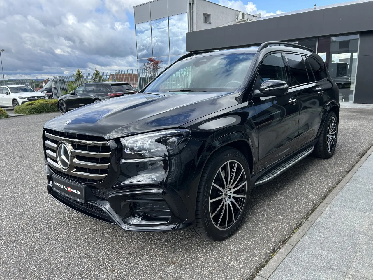 2024 Mercedes-Benz GLS 450 d 4MATIC, AMG Line proposée par un concessionnaire spécialisé à Písek, Tchéquie, photo 3 sur 39