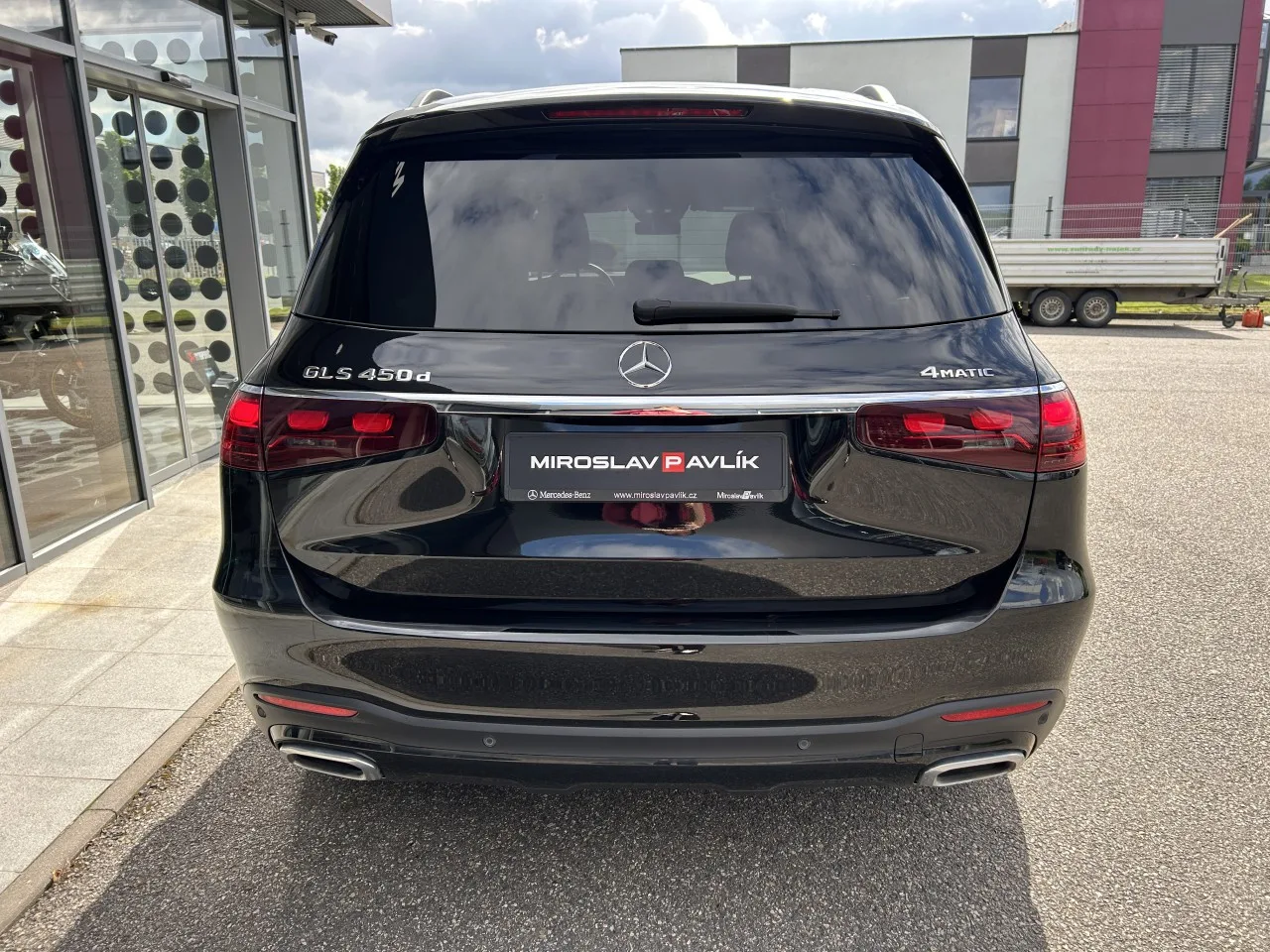2024 Mercedes-Benz GLS 450 d 4MATIC, AMG Line proposée par un concessionnaire spécialisé à Písek, Tchéquie, photo 6 sur 39