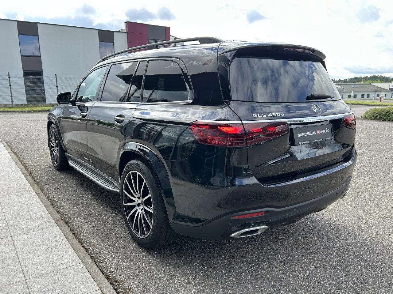 2024 Mercedes-Benz GLS 450 d 4MATIC, AMG Line proposée par un concessionnaire spécialisé à Písek, Tchéquie, photo 7 sur 39