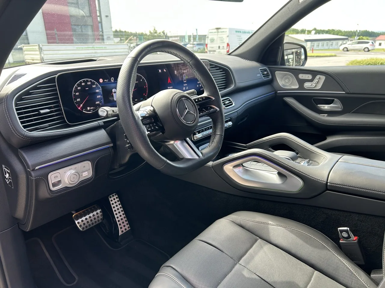 2024 Mercedes-Benz GLS 450 d 4MATIC, AMG Line proposée par un concessionnaire spécialisé à Písek, Tchéquie, photo 12 sur 39