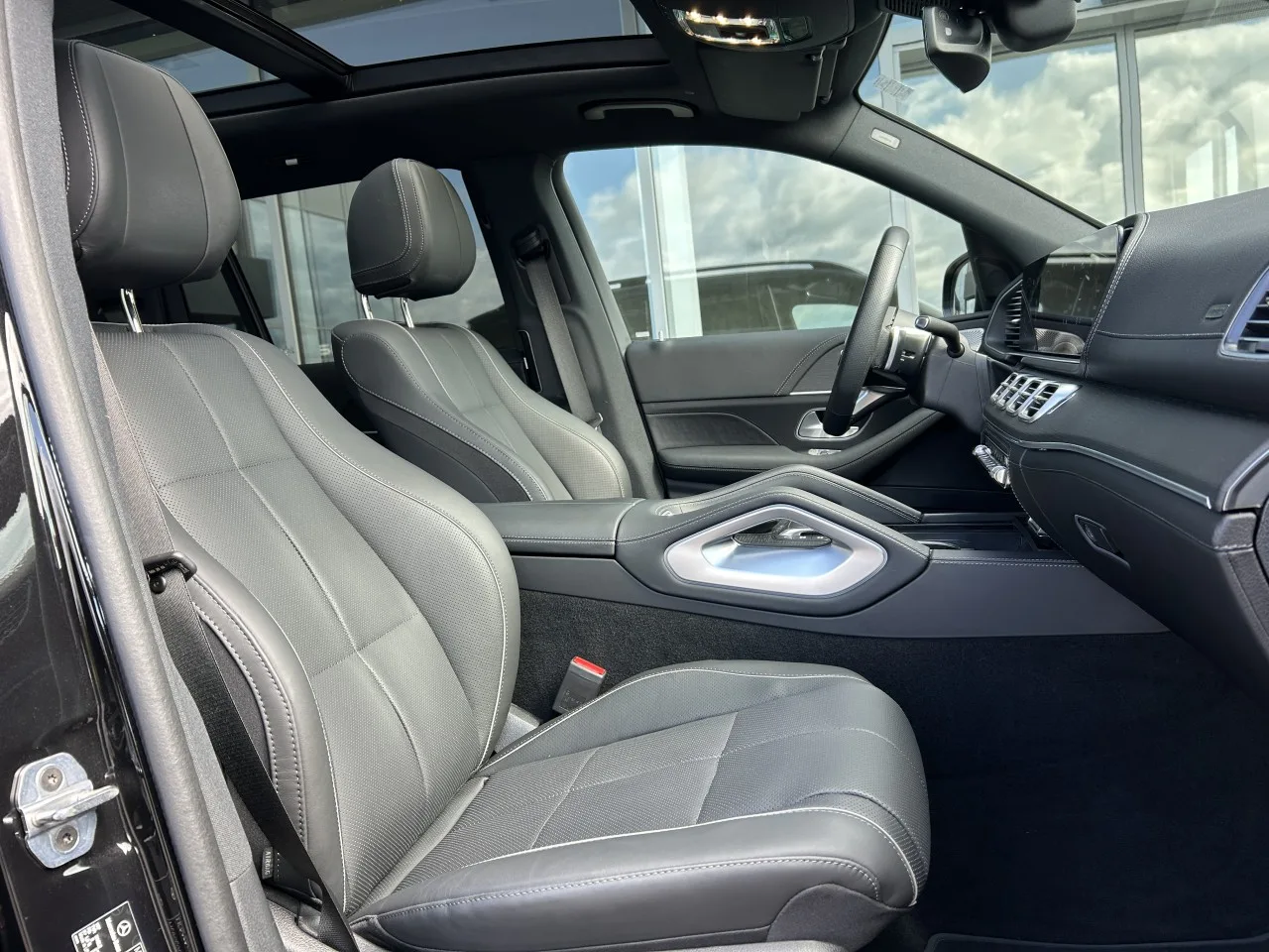 2024 Mercedes-Benz GLS 450 d 4MATIC, AMG Line proposée par un concessionnaire spécialisé à Písek, Tchéquie, photo 15 sur 39