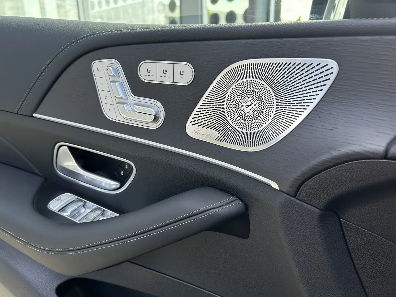 2024 Mercedes-Benz GLS 450 d 4MATIC, AMG Line proposée par un concessionnaire spécialisé à Písek, Tchéquie, photo 17 sur 39