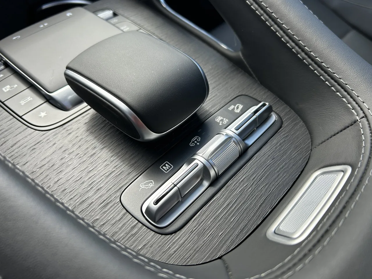 2024 Mercedes-Benz GLS 450 d 4MATIC, AMG Line proposée par un concessionnaire spécialisé à Písek, Tchéquie, photo 31 sur 39
