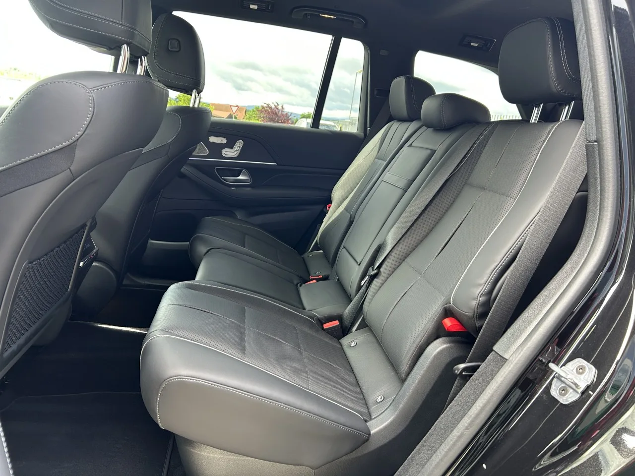 2024 Mercedes-Benz GLS 450 d 4MATIC, AMG Line proposée par un concessionnaire spécialisé à Písek, Tchéquie, photo 32 sur 39