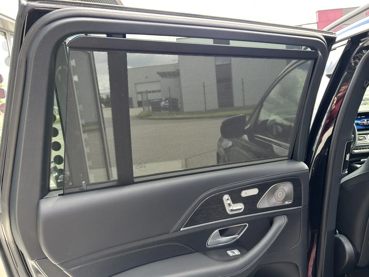 2024 Mercedes-Benz GLS 450 d 4MATIC, AMG Line proposée par un concessionnaire spécialisé à Písek, Tchéquie, photo 33 sur 39