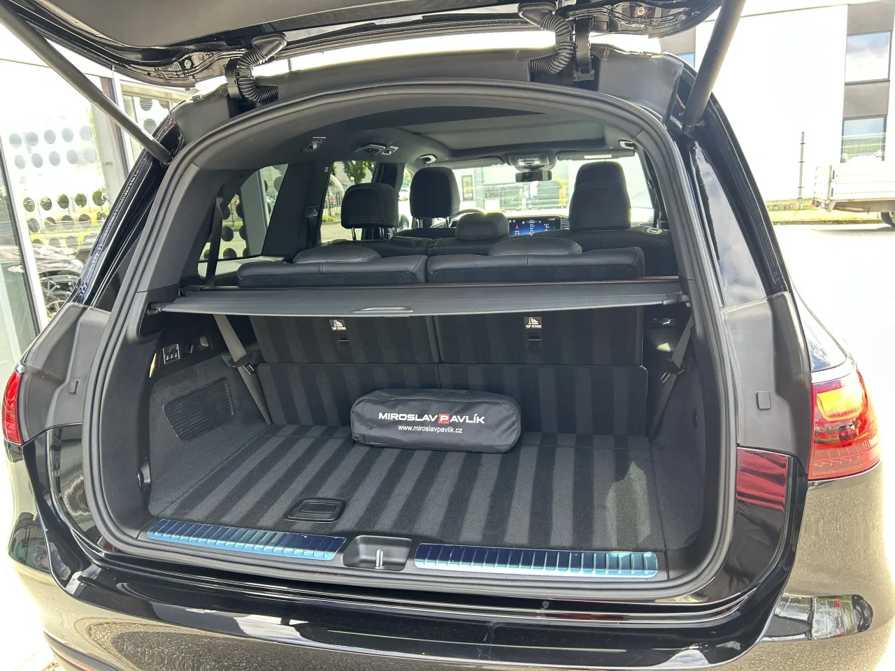 2024 Mercedes-Benz GLS 450 d 4MATIC, AMG Line proposée par un concessionnaire spécialisé à Písek, Tchéquie, photo 36 sur 39