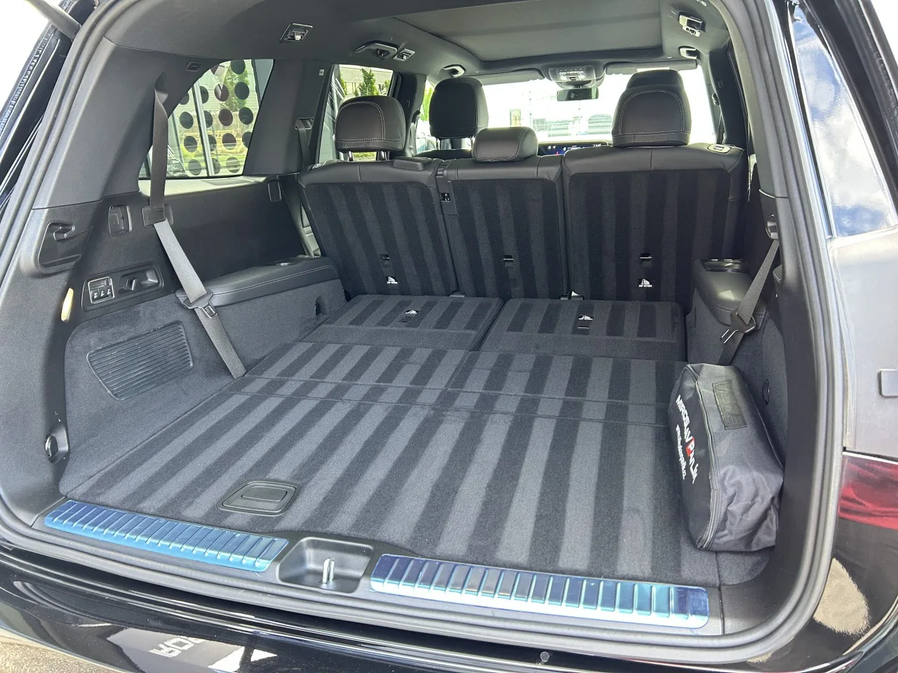 2024 Mercedes-Benz GLS 450 d 4MATIC, AMG Line proposée par un concessionnaire spécialisé à Písek, Tchéquie, photo 37 sur 39