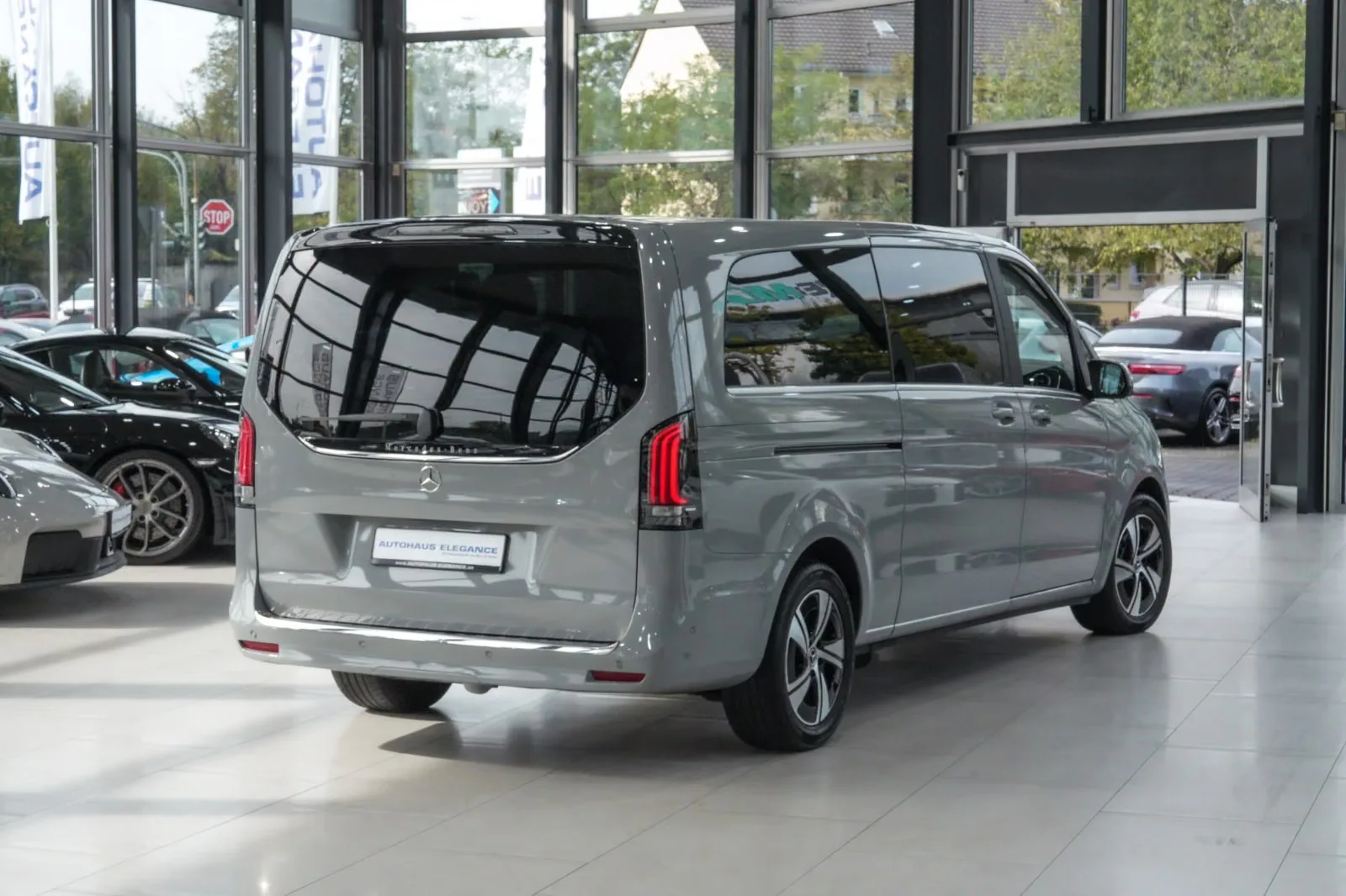 2024 Mercedes-Benz V 250 d Avantgarde, Extra-long, 2/30