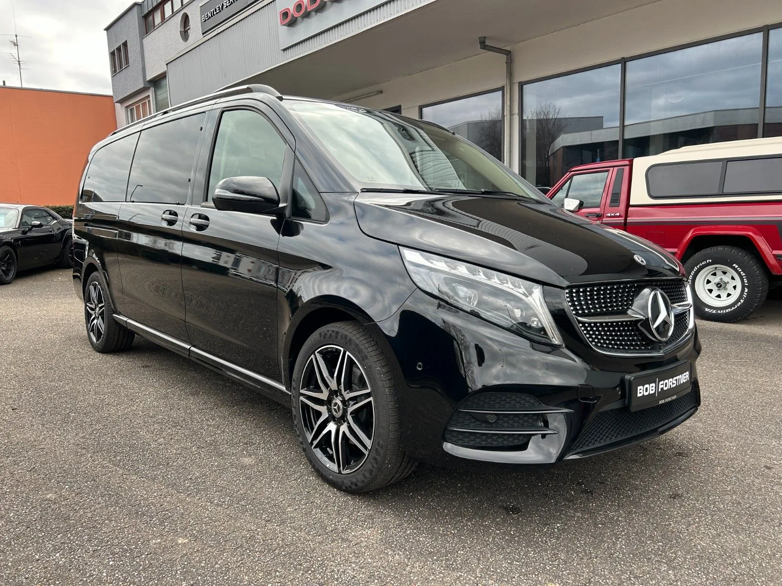 2024 Mercedes-Benz V 300 d 4MATIC, Avantgarde Edition, extra-long angeboten von einem Fachhändler in Stuttgart, Deutschland, Hauptfoto