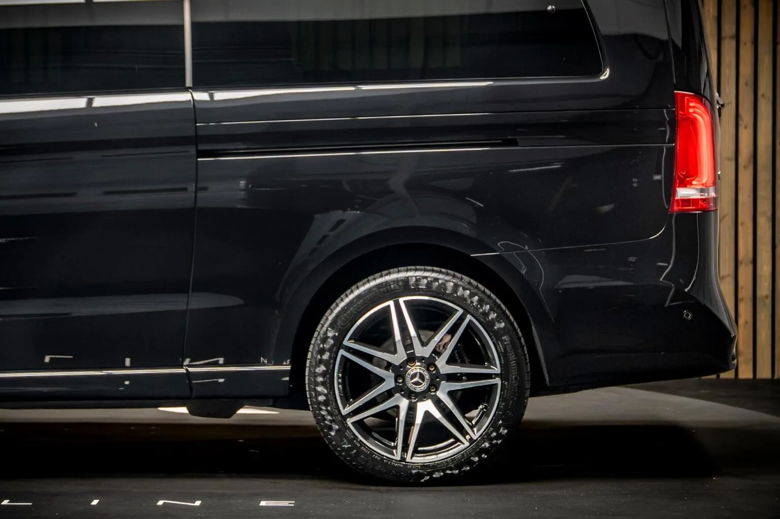 2024 Mercedes-Benz V 300 d AMG Line, 15/30
