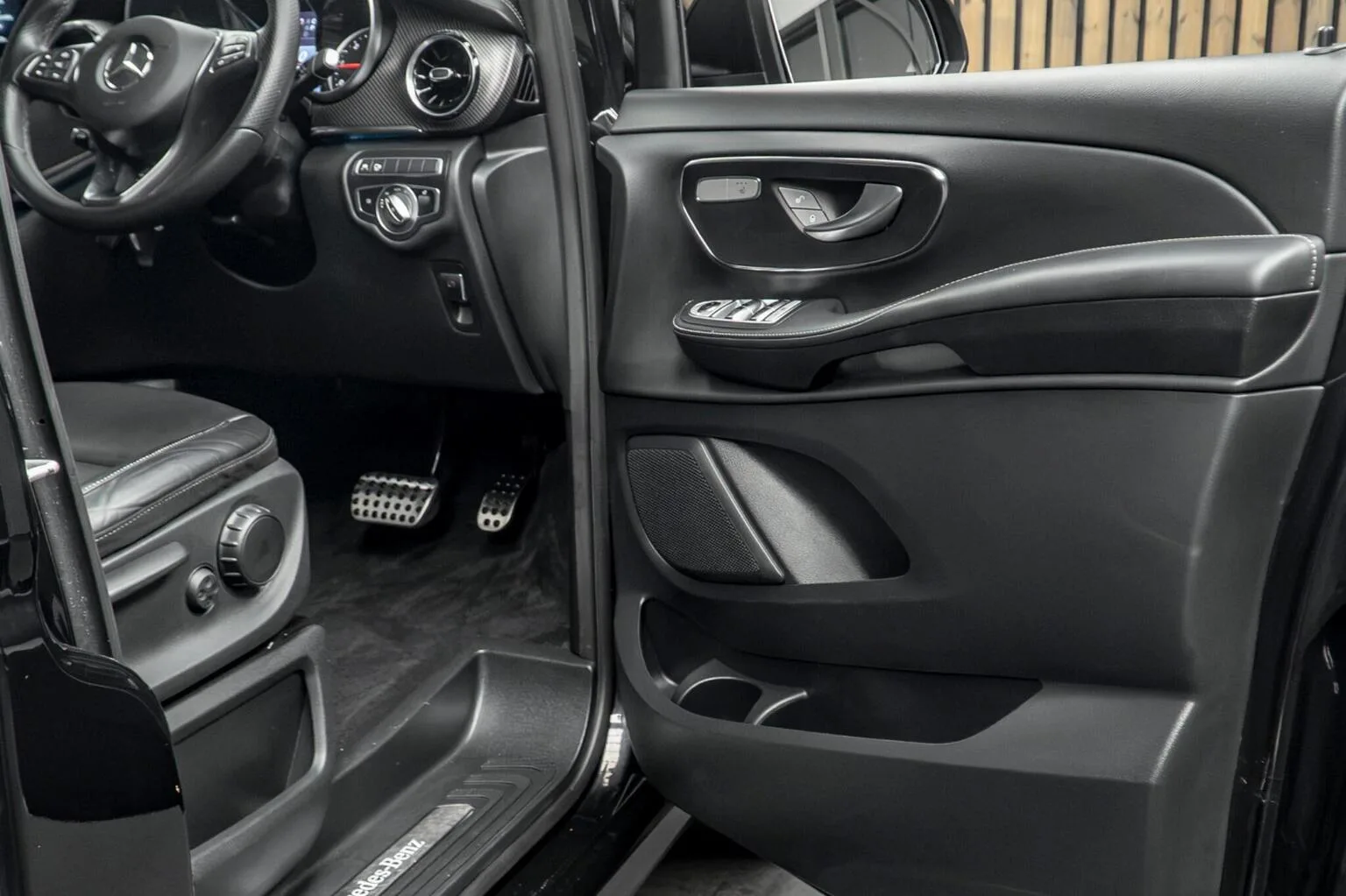 2024 Mercedes-Benz V 300 d AMG Line, 27/30