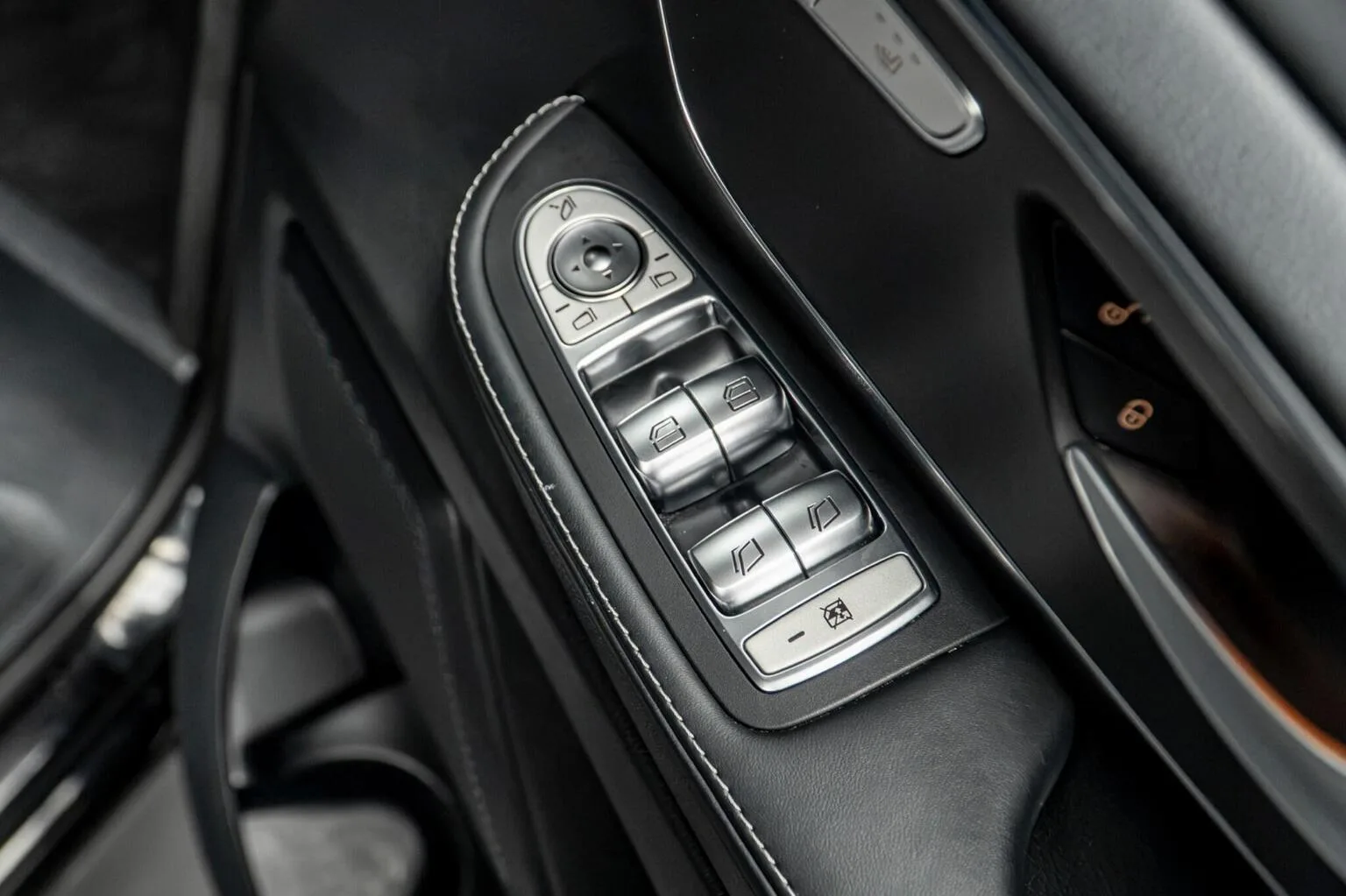 2024 Mercedes-Benz V 300 d AMG Line, 28/30