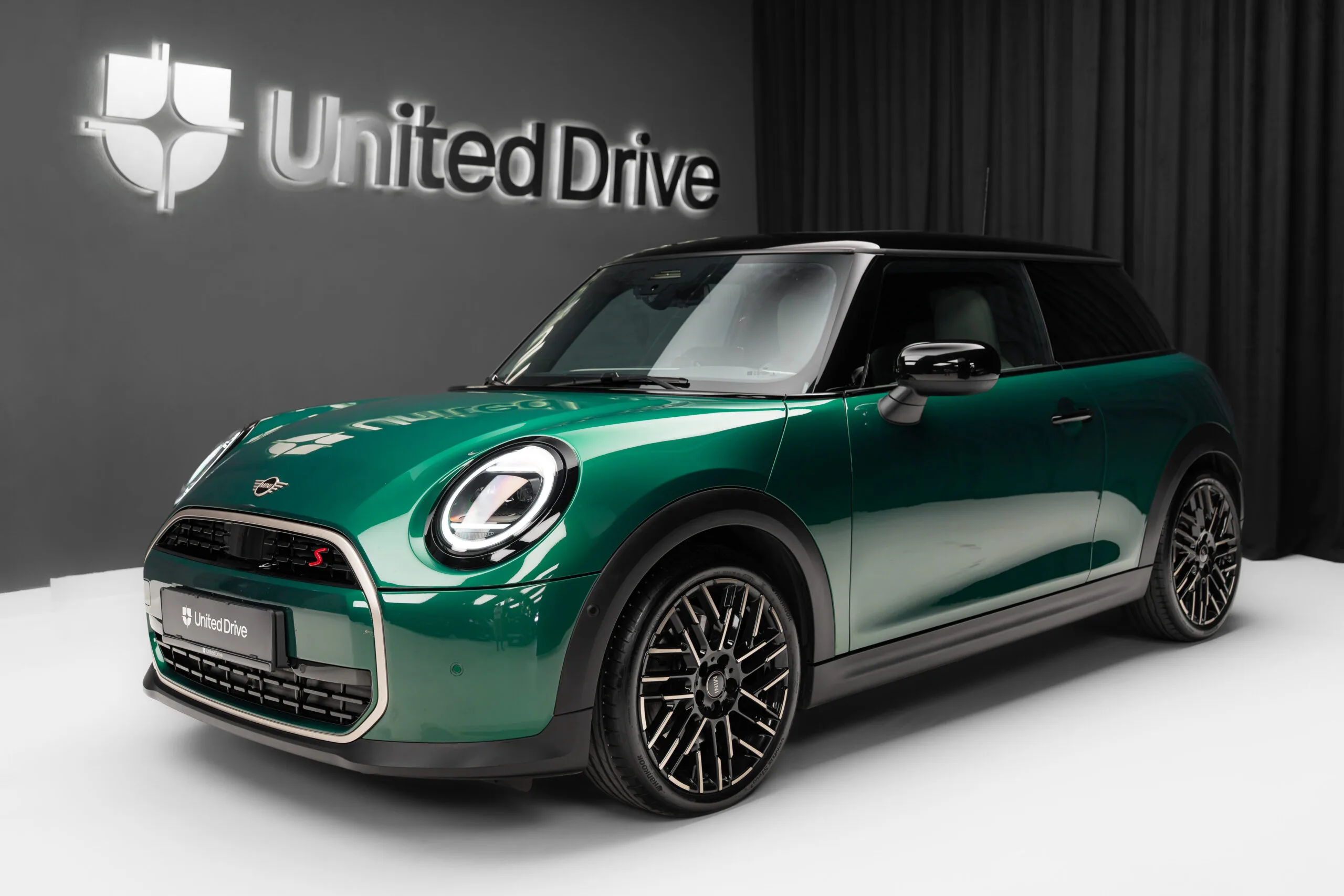2024 MINI Cooper S angeboten von einem Fachhändler in Voluntari, Rumänien, Hauptfoto