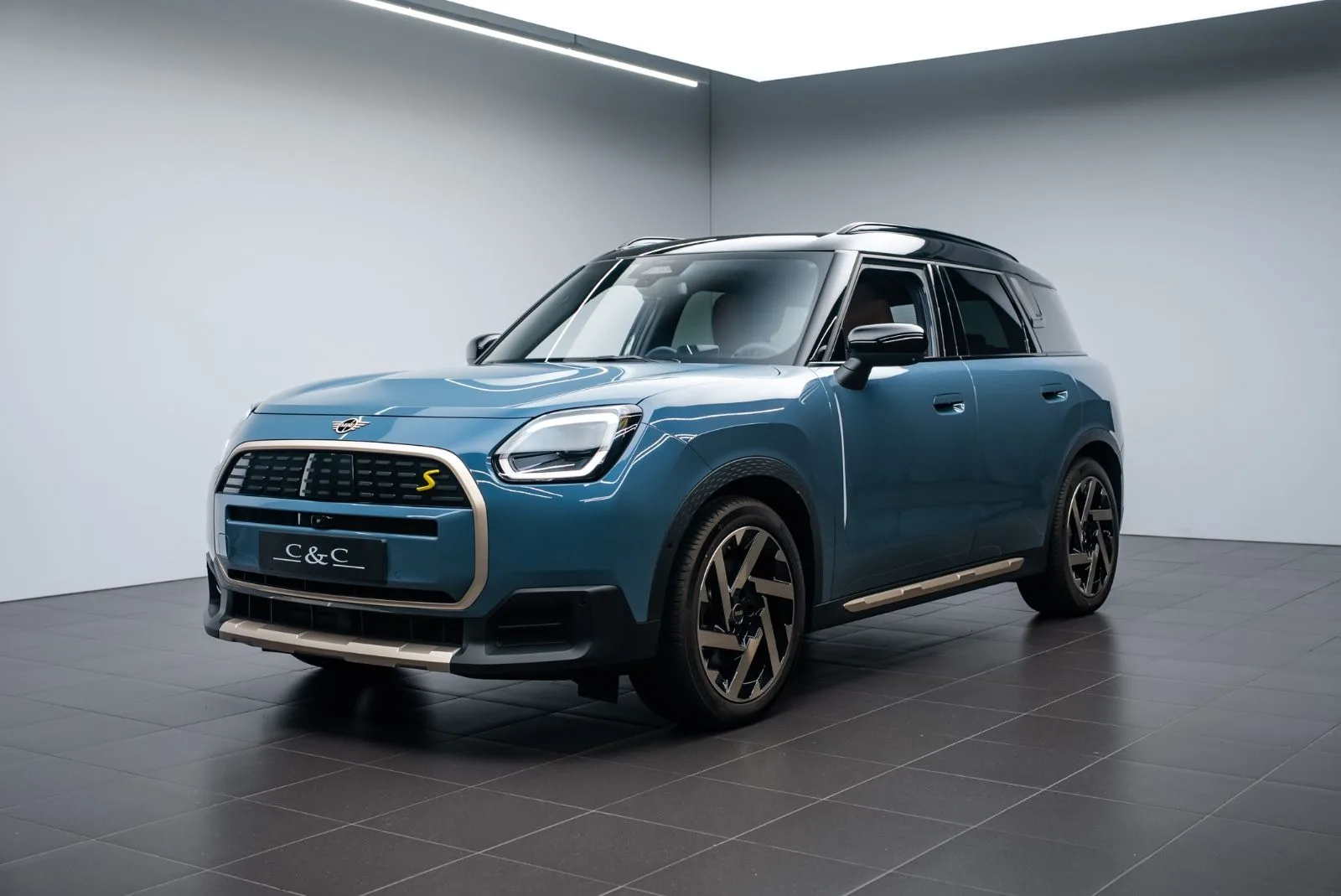 2024 MINI Countryman SE ALL4 proposée par un concessionnaire spécialisé à Putzbrunn, Allemagne, photo principale