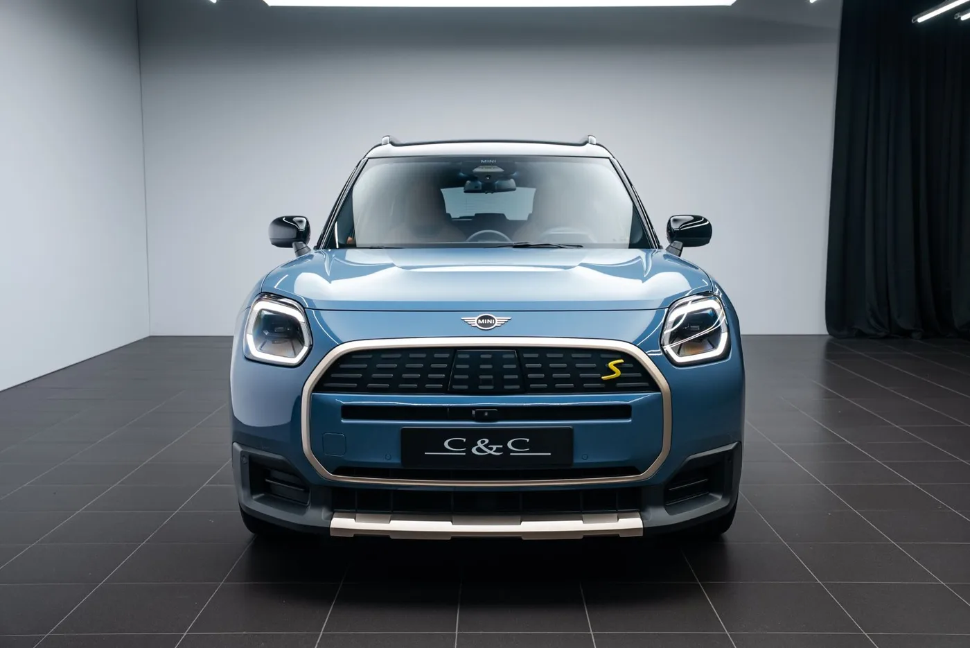 2024 MINI Countryman SE ALL4 angeboten von einem Fachhändler in Putzbrunn, Deutschland, Foto 2 von 23