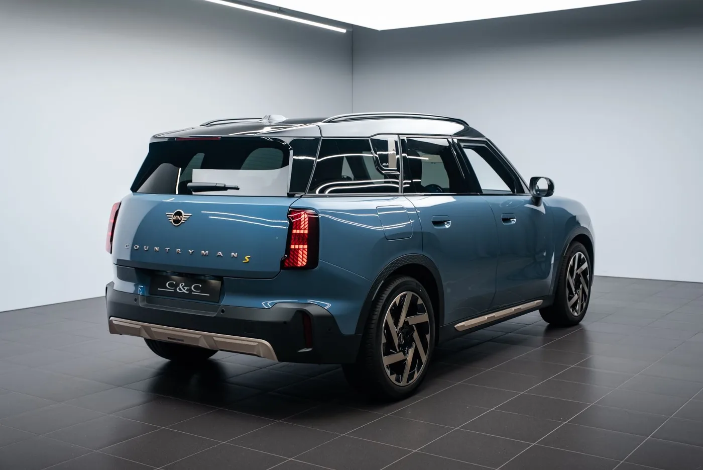 2024 MINI Countryman SE ALL4 angeboten von einem Fachhändler in Putzbrunn, Deutschland, Foto 3 von 23