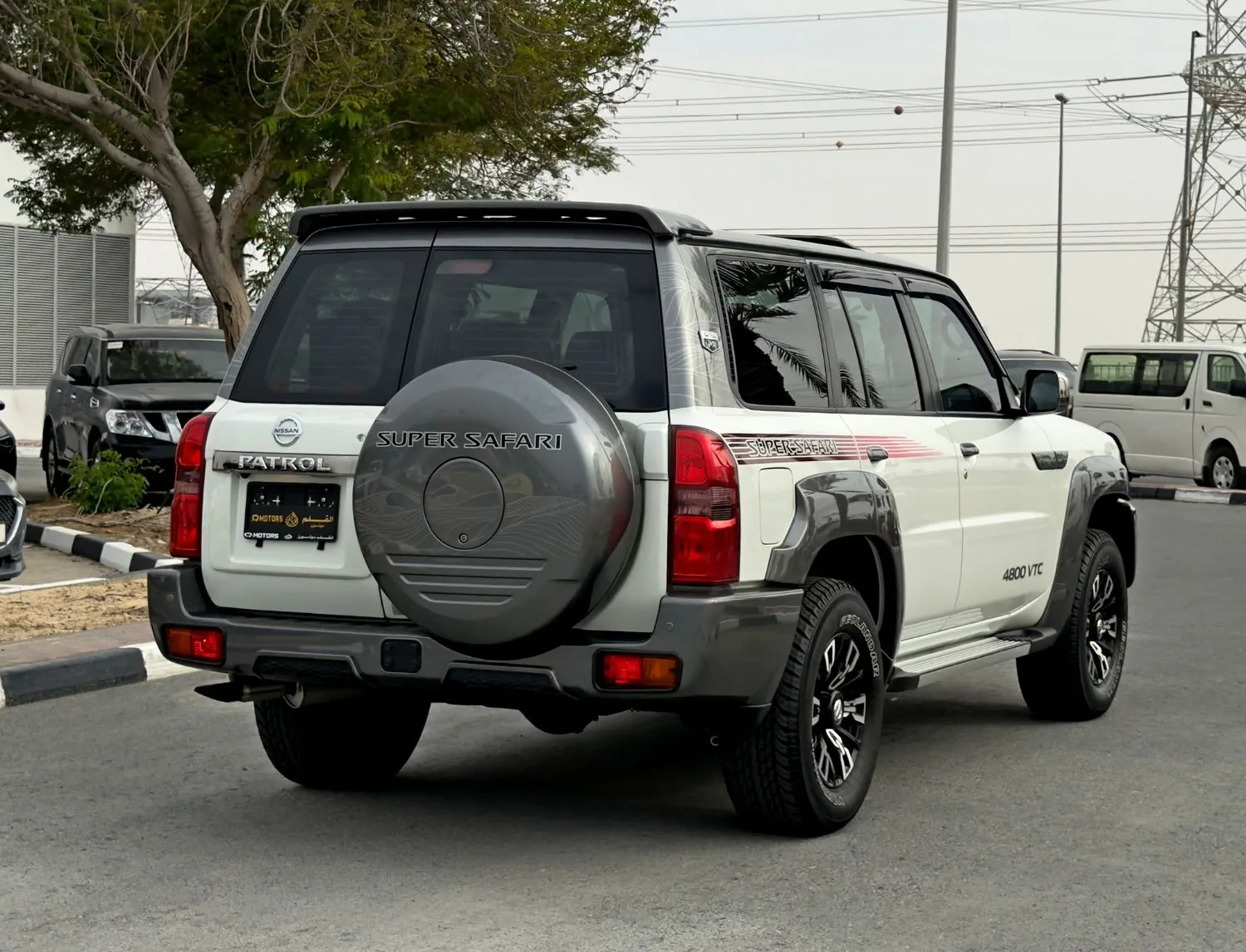 2024 Nissan Patrol angeboten von einem Fachhändler in Dubai, Vereinigte Arabische Emirate, Foto 7 von 13