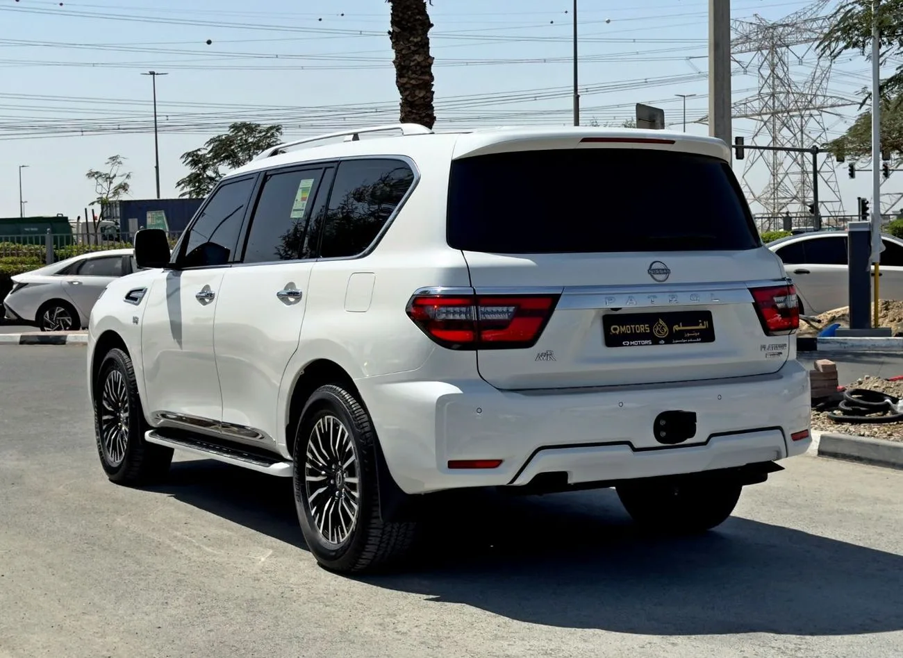 2024 Nissan Patrol Le Platinum City angeboten von einem Fachhändler in Dubai, Vereinigte Arabische Emirate, Foto 5 von 14