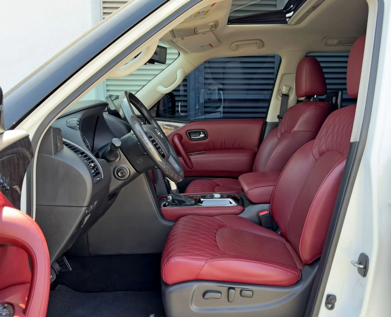 2024 Nissan Patrol Le Platinum City angeboten von einem Fachhändler in Dubai, Vereinigte Arabische Emirate, Foto 9 von 14