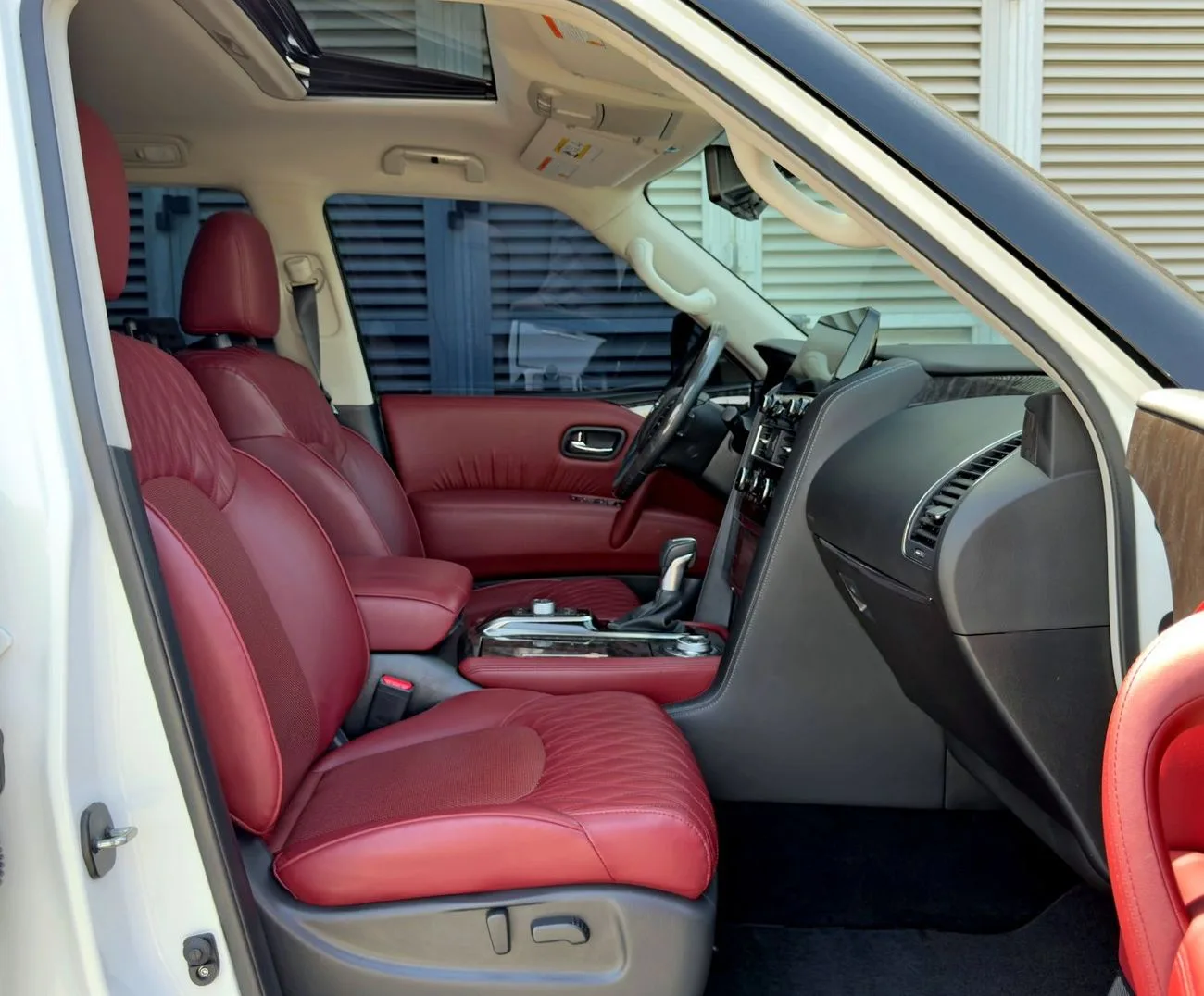 2024 Nissan Patrol Le Platinum City angeboten von einem Fachhändler in Dubai, Vereinigte Arabische Emirate, Foto 11 von 14