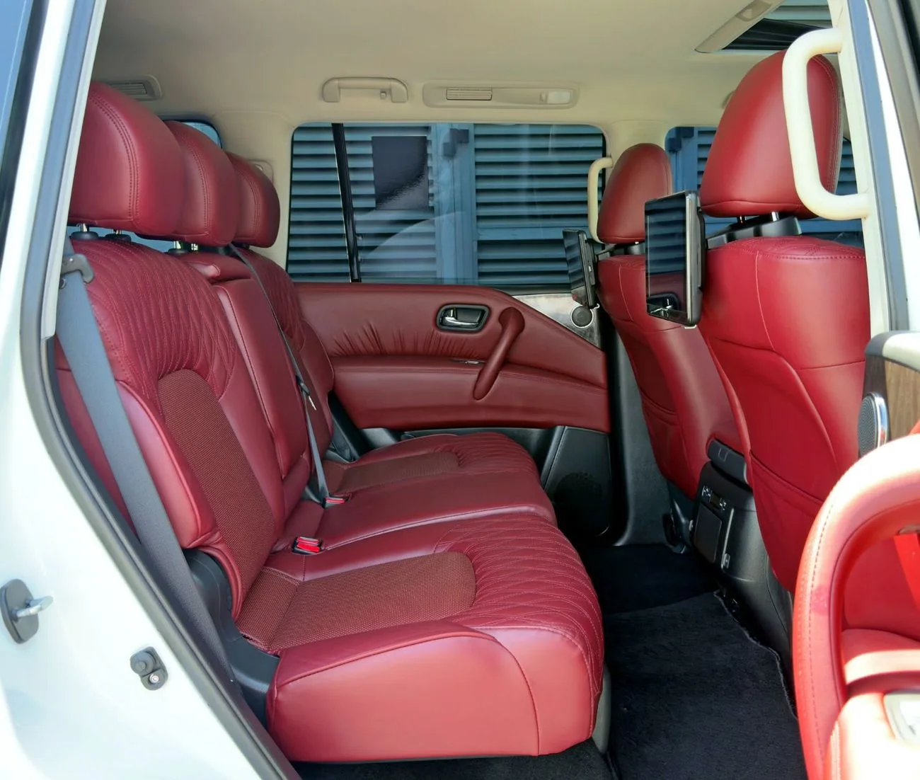 2024 Nissan Patrol Le Platinum City angeboten von einem Fachhändler in Dubai, Vereinigte Arabische Emirate, Foto 12 von 14