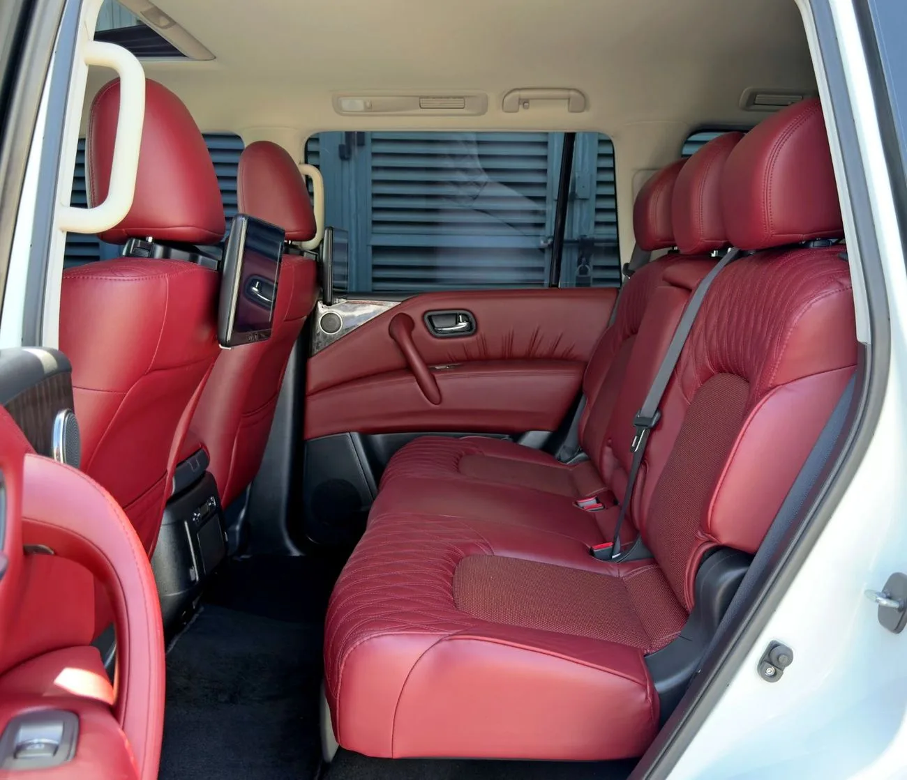 2024 Nissan Patrol Le Platinum City angeboten von einem Fachhändler in Dubai, Vereinigte Arabische Emirate, Foto 13 von 14