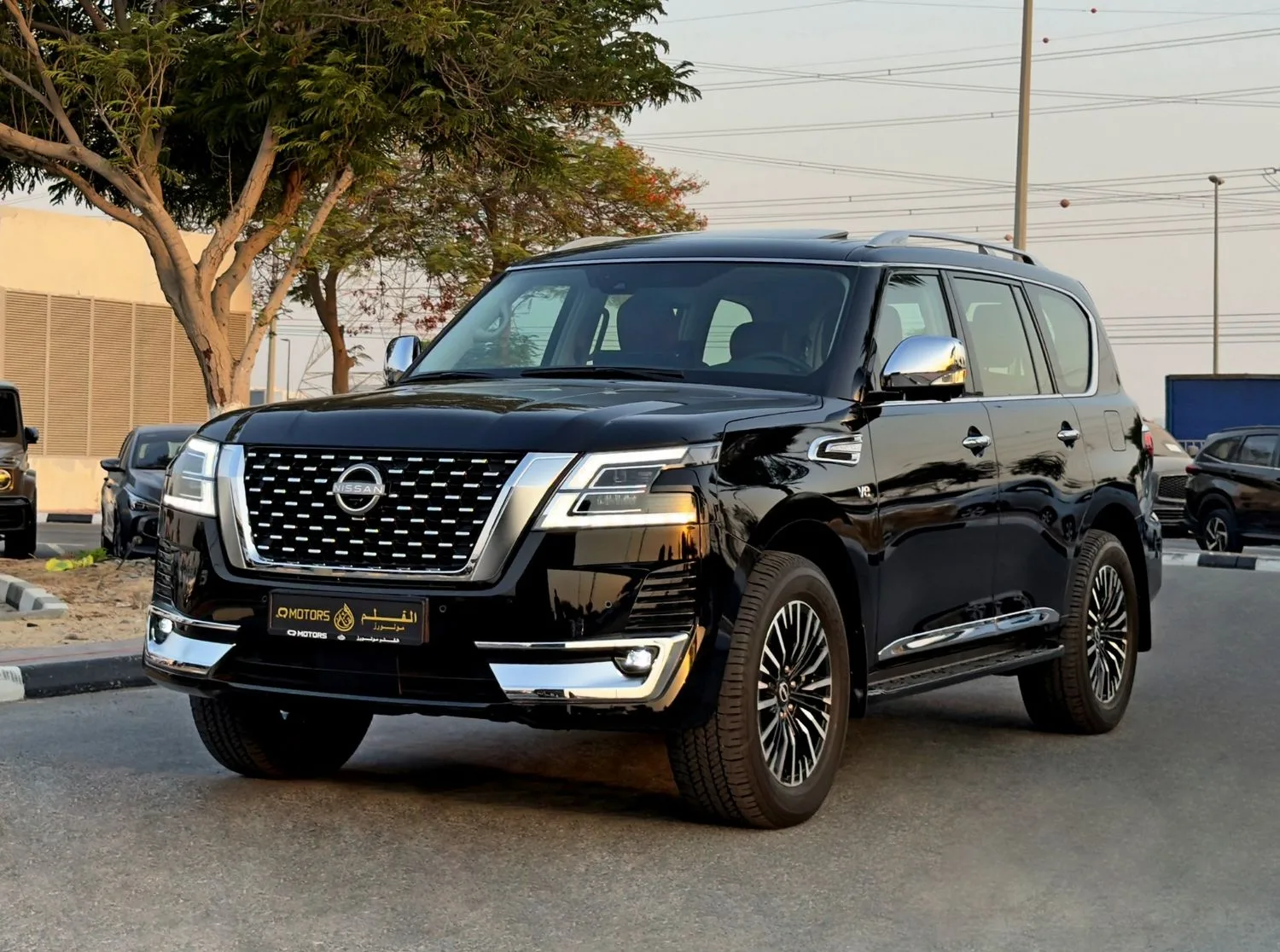 2024 Nissan Patrol Le Platinum City angeboten von einem Fachhändler in Dubai, Vereinigte Arabische Emirate, Hauptfoto