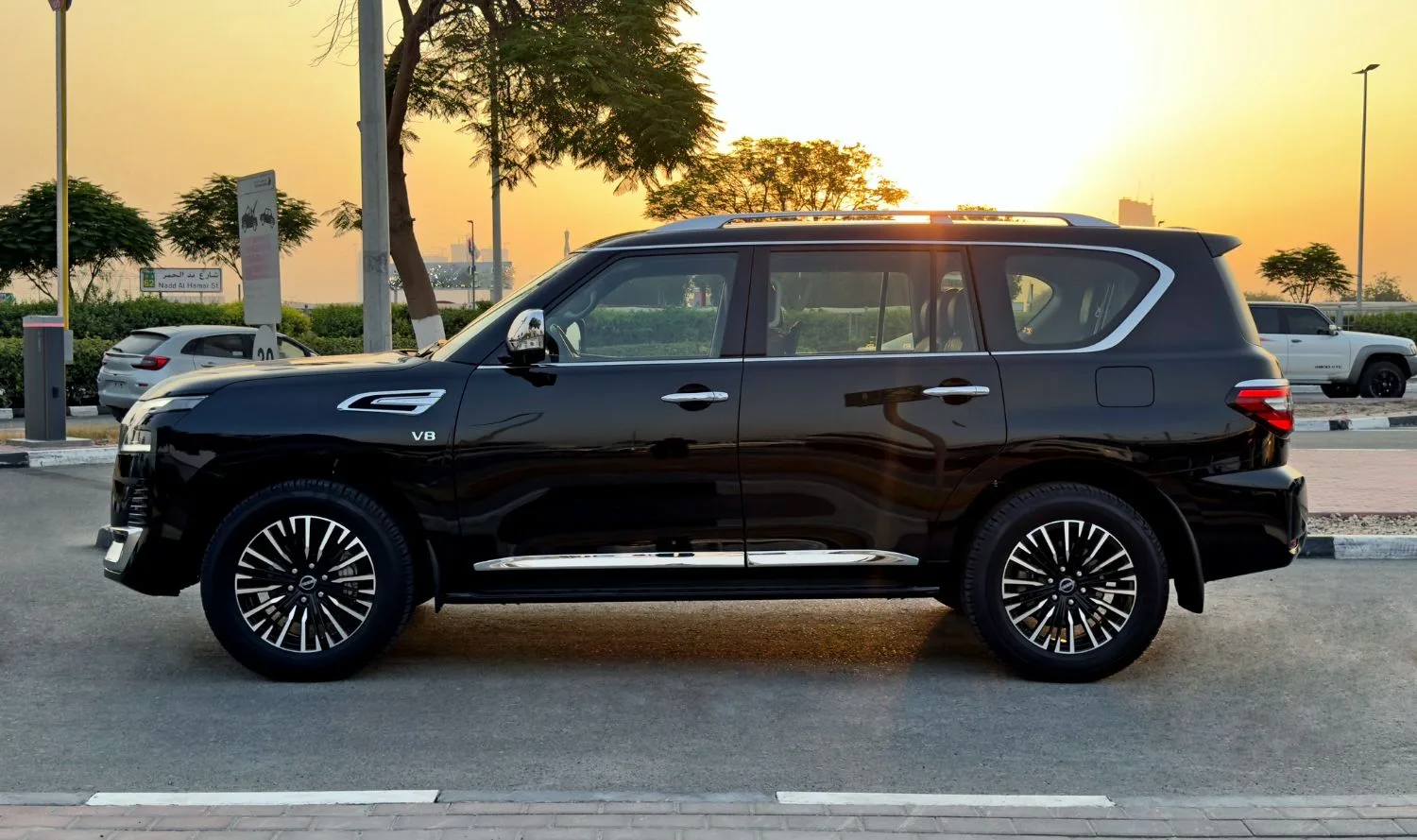 2024 Nissan Patrol Le Platinum City angeboten von einem Fachhändler in Dubai, Vereinigte Arabische Emirate, Foto 4 von 14