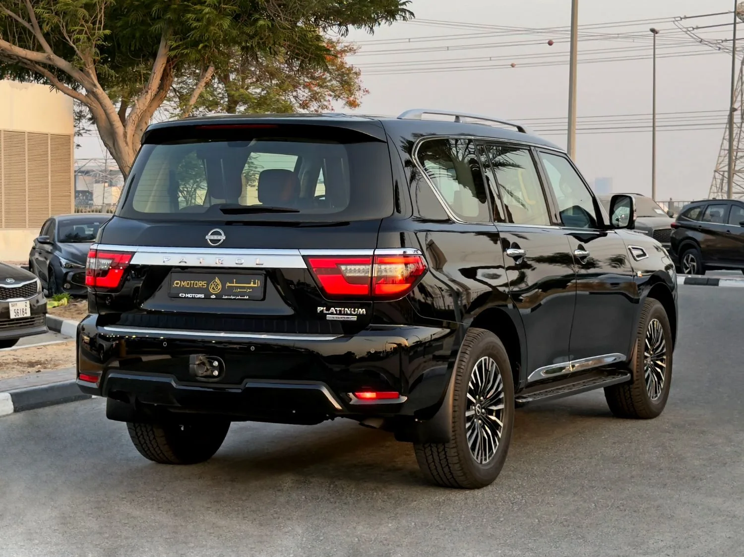 2024 Nissan Patrol Le Platinum City angeboten von einem Fachhändler in Dubai, Vereinigte Arabische Emirate, Foto 5 von 14