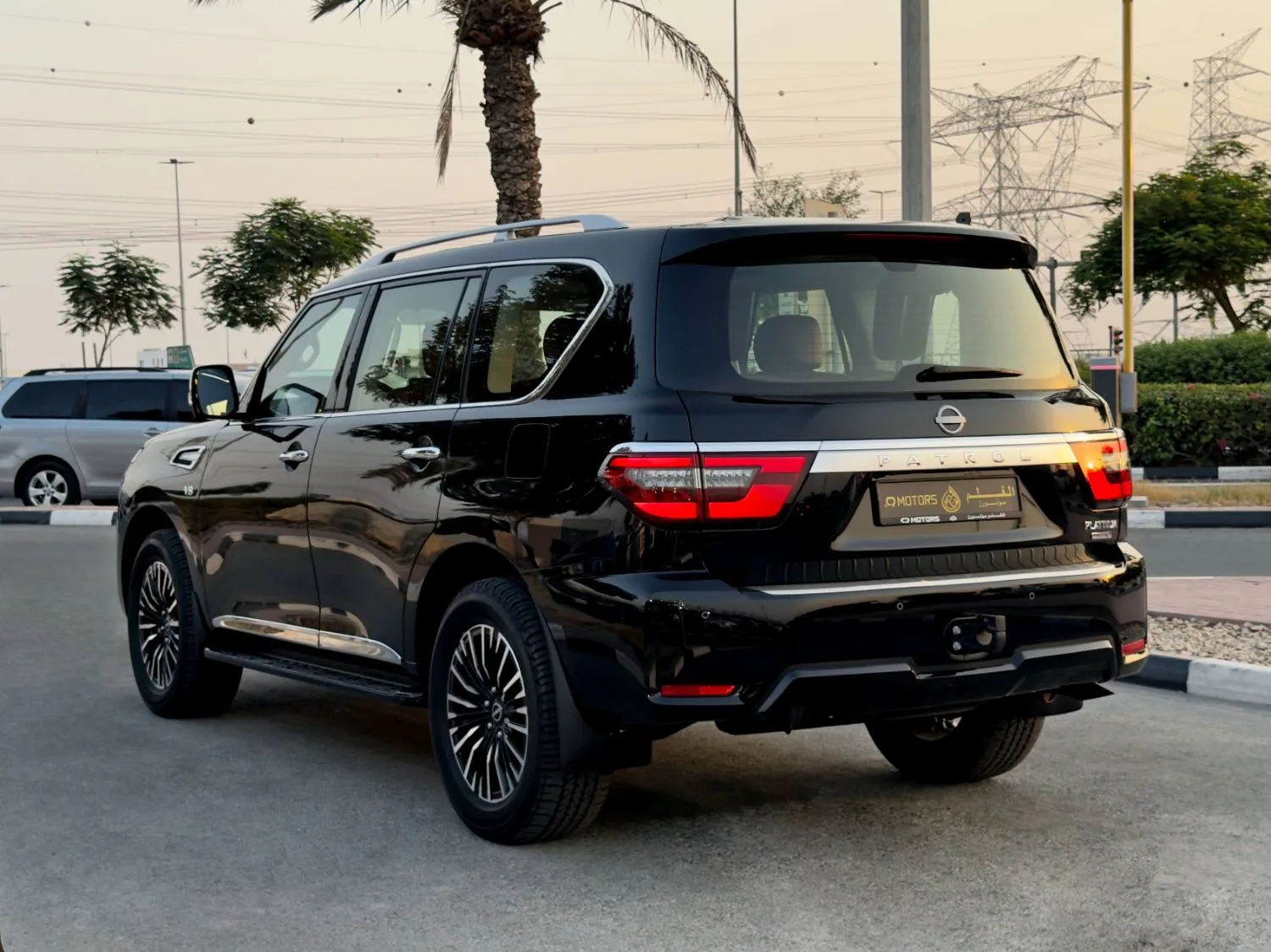 2024 Nissan Patrol Le Platinum City angeboten von einem Fachhändler in Dubai, Vereinigte Arabische Emirate, Foto 7 von 14