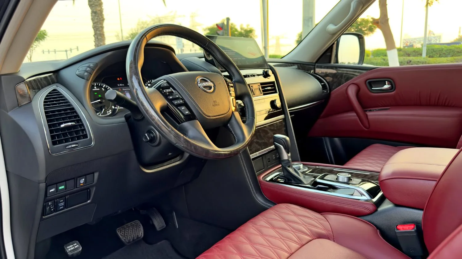 2024 Nissan Patrol Le Platinum City angeboten von einem Fachhändler in Dubai, Vereinigte Arabische Emirate, Foto 8 von 14