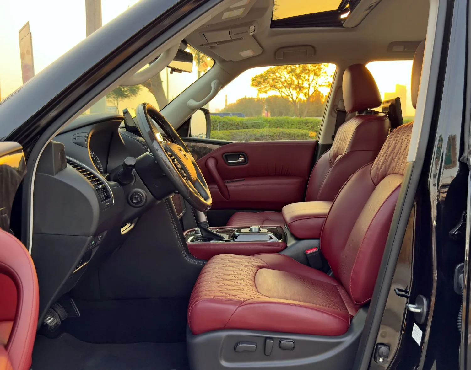 2024 Nissan Patrol Le Platinum City angeboten von einem Fachhändler in Dubai, Vereinigte Arabische Emirate, Foto 9 von 14